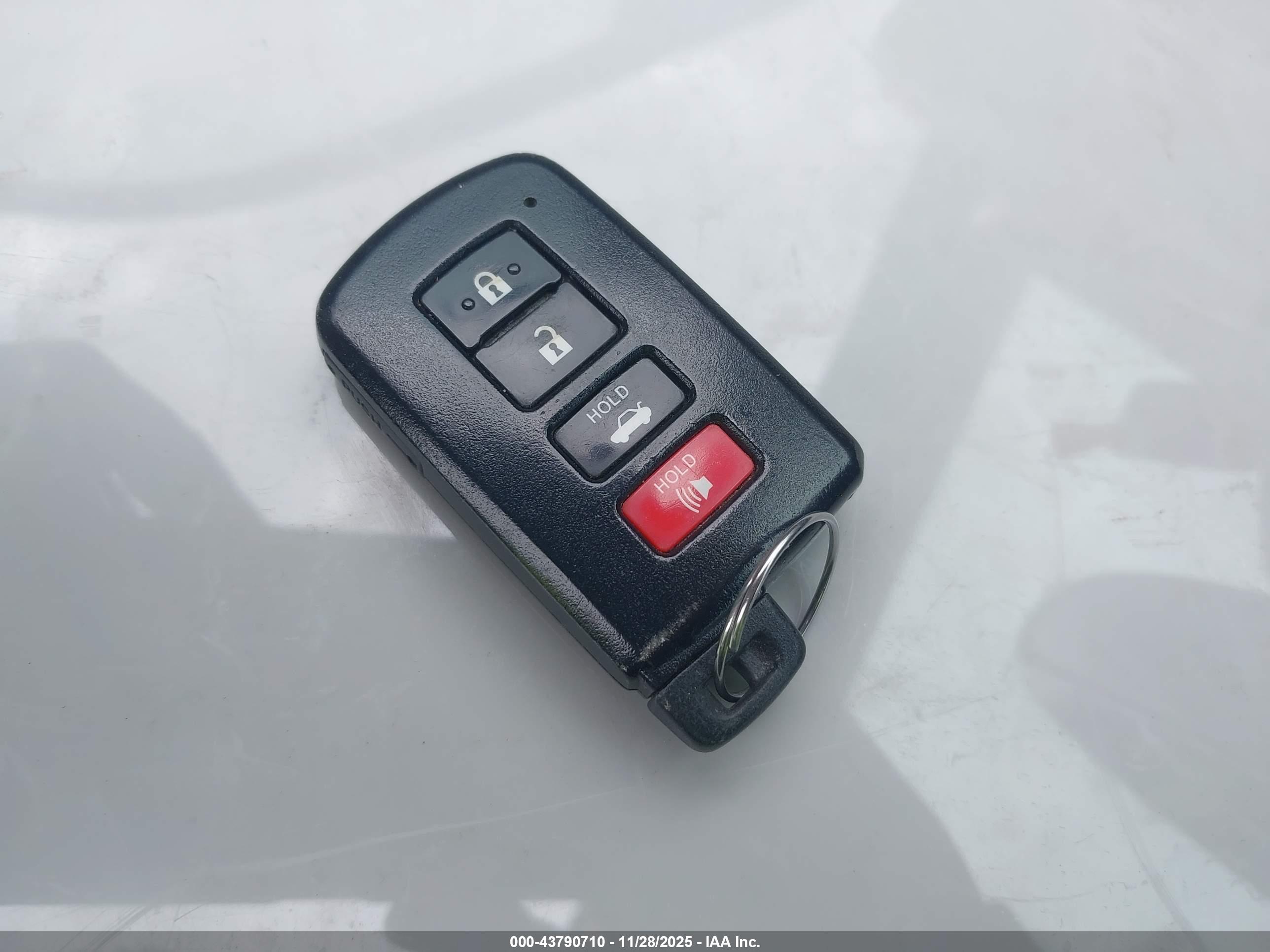 TOYOTA AVALON image 11