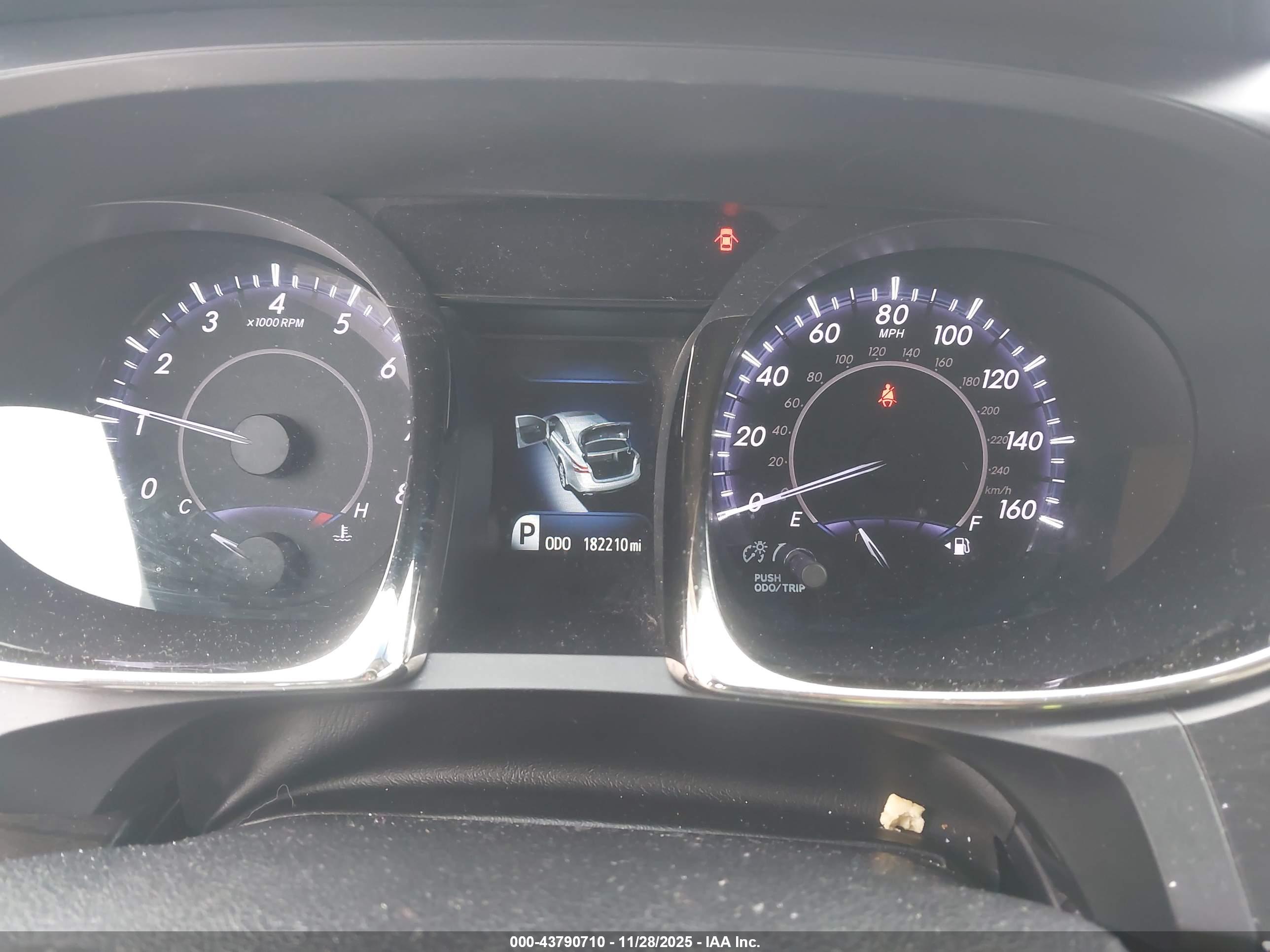 TOYOTA AVALON image 7