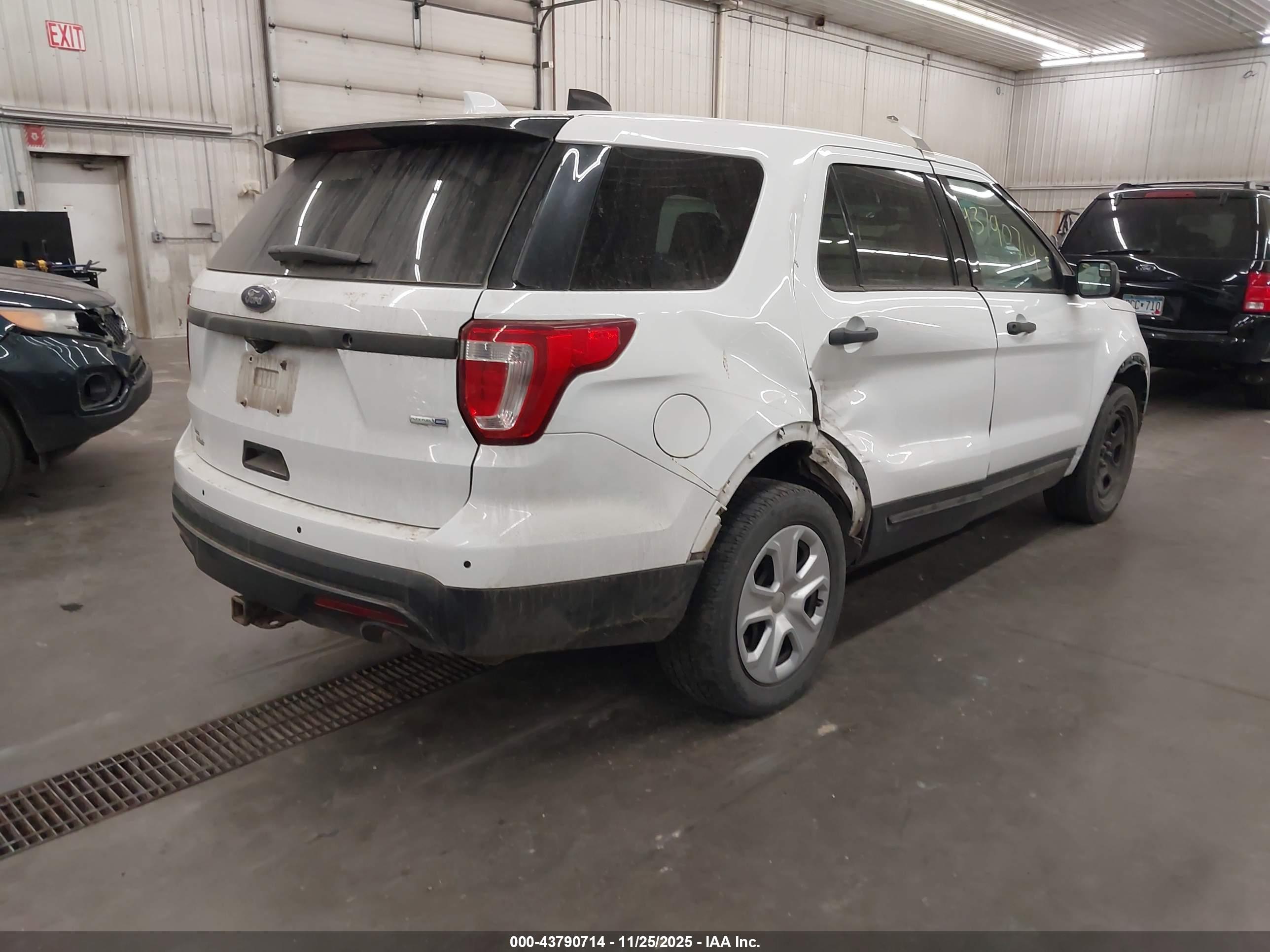 FORD UTILITY image 4