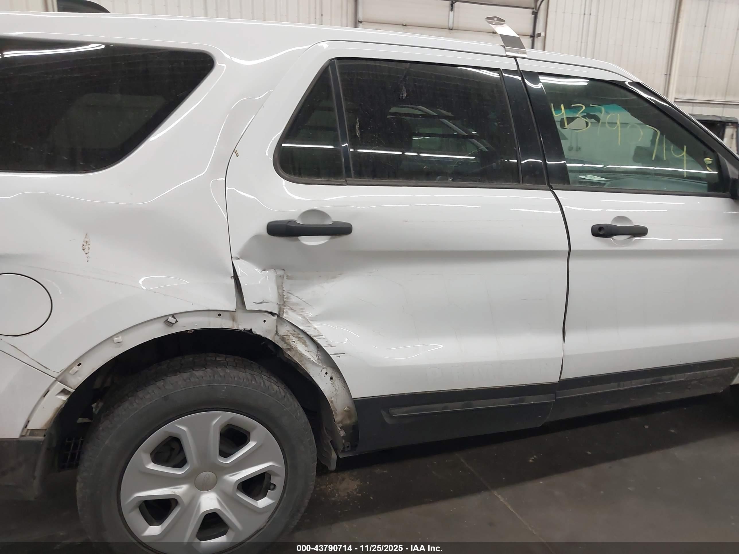 FORD UTILITY image 6