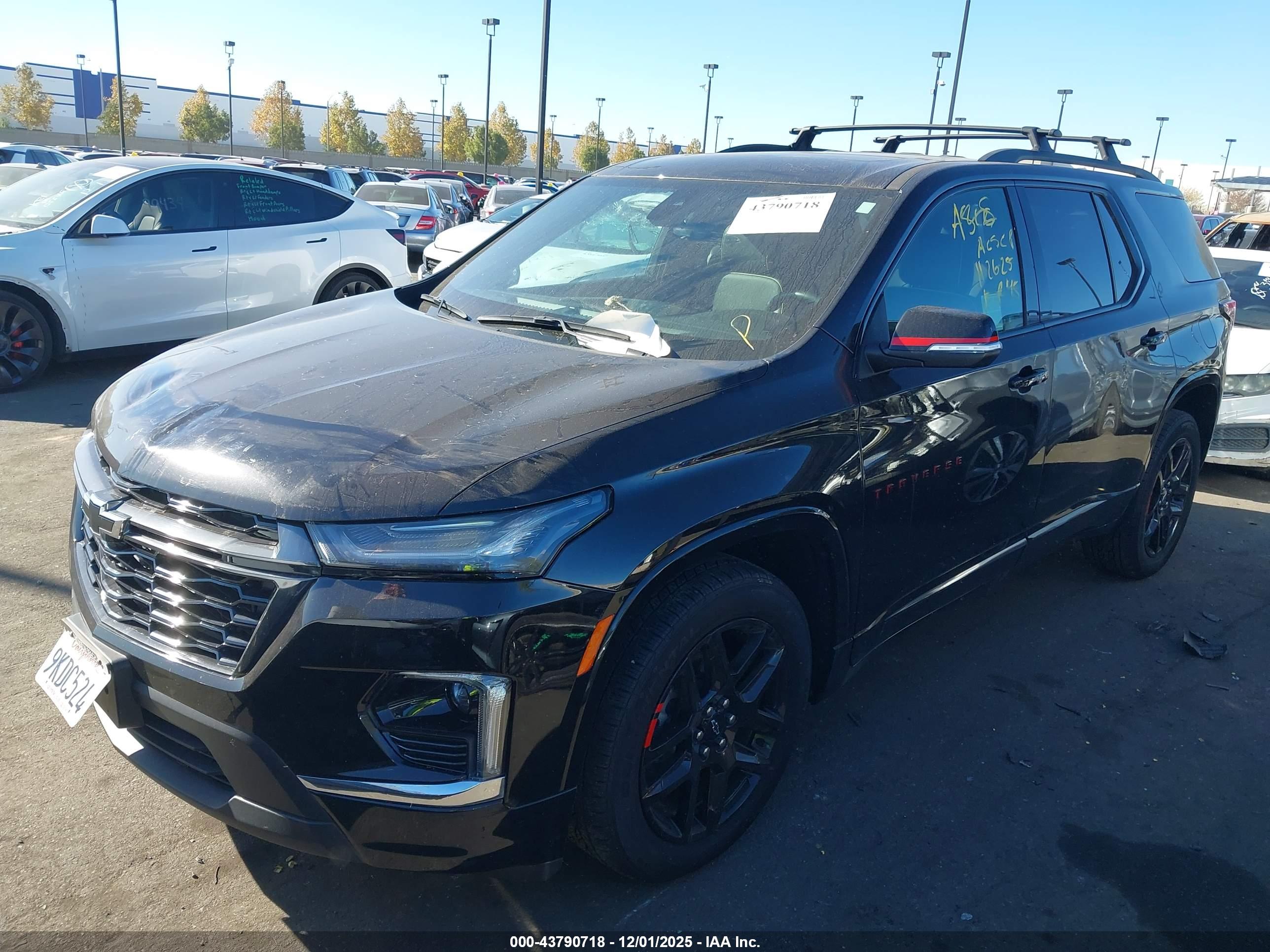 CHEVROLET TRAVERSE image 2