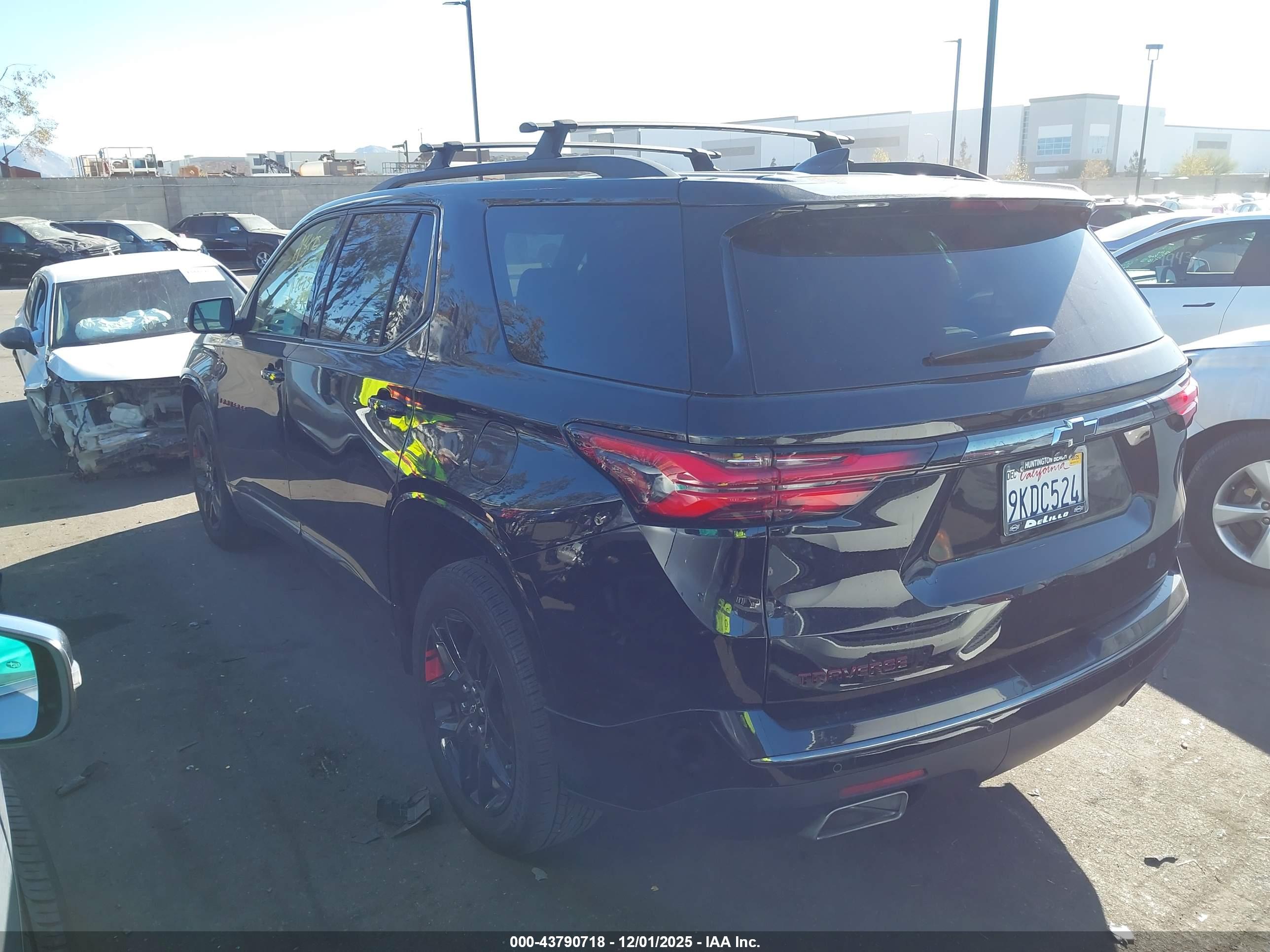 CHEVROLET TRAVERSE image 3