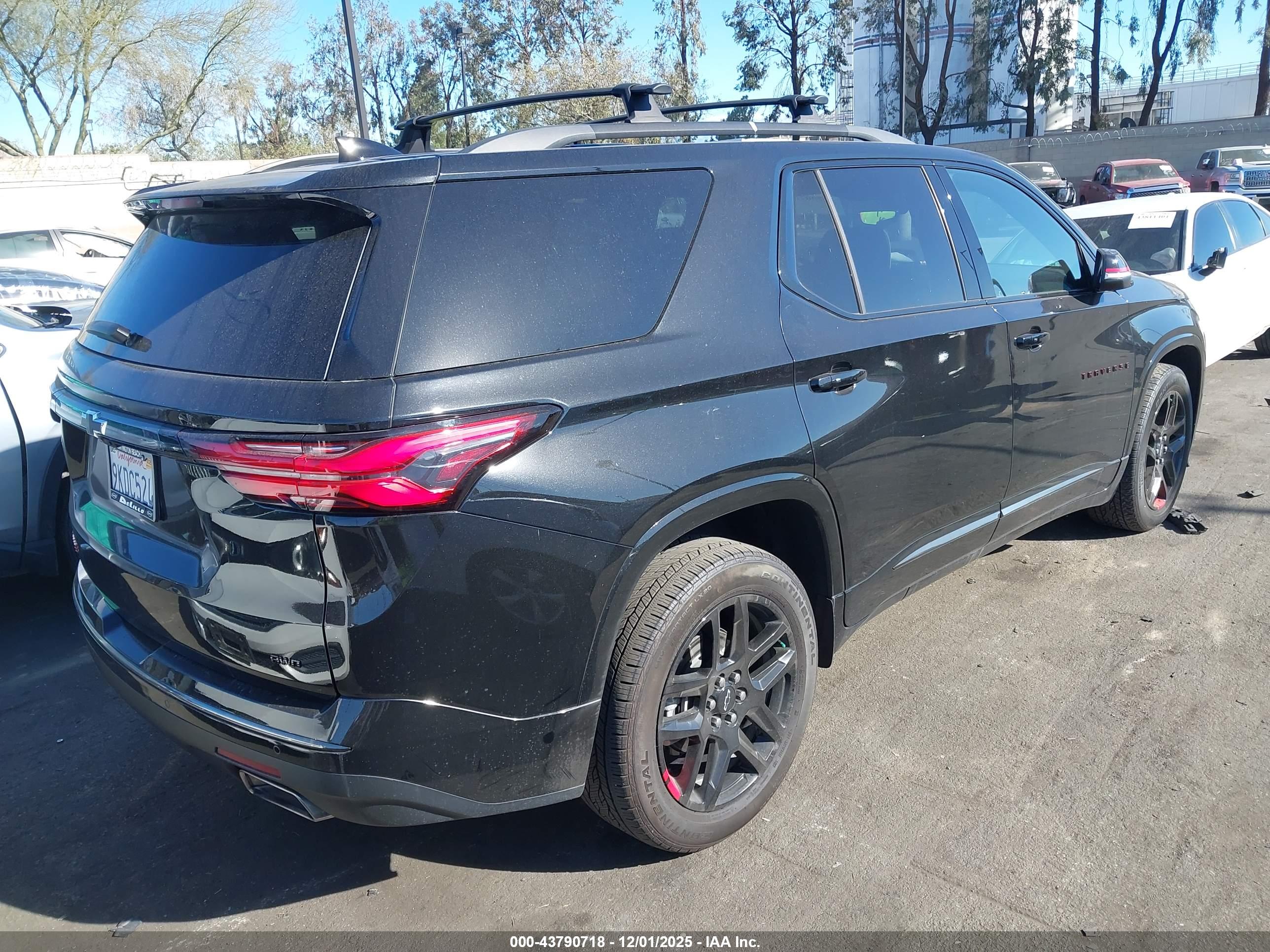 CHEVROLET TRAVERSE image 4