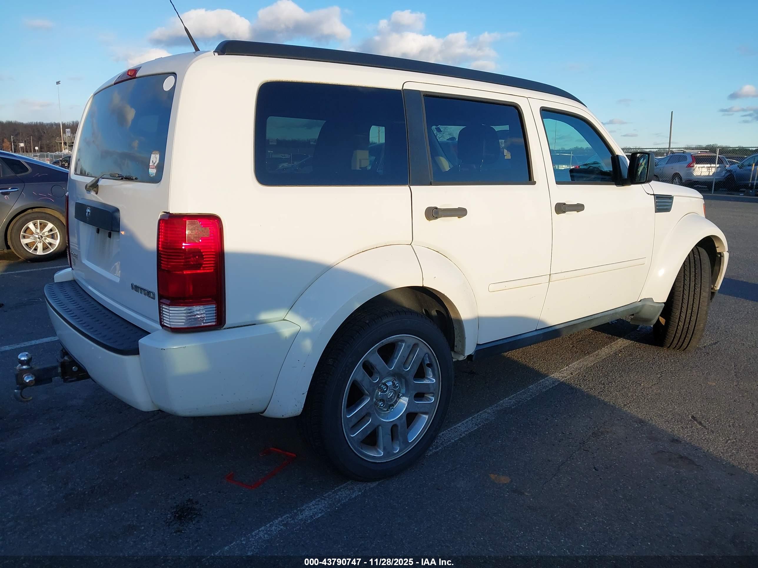 DODGE NITRO image 4