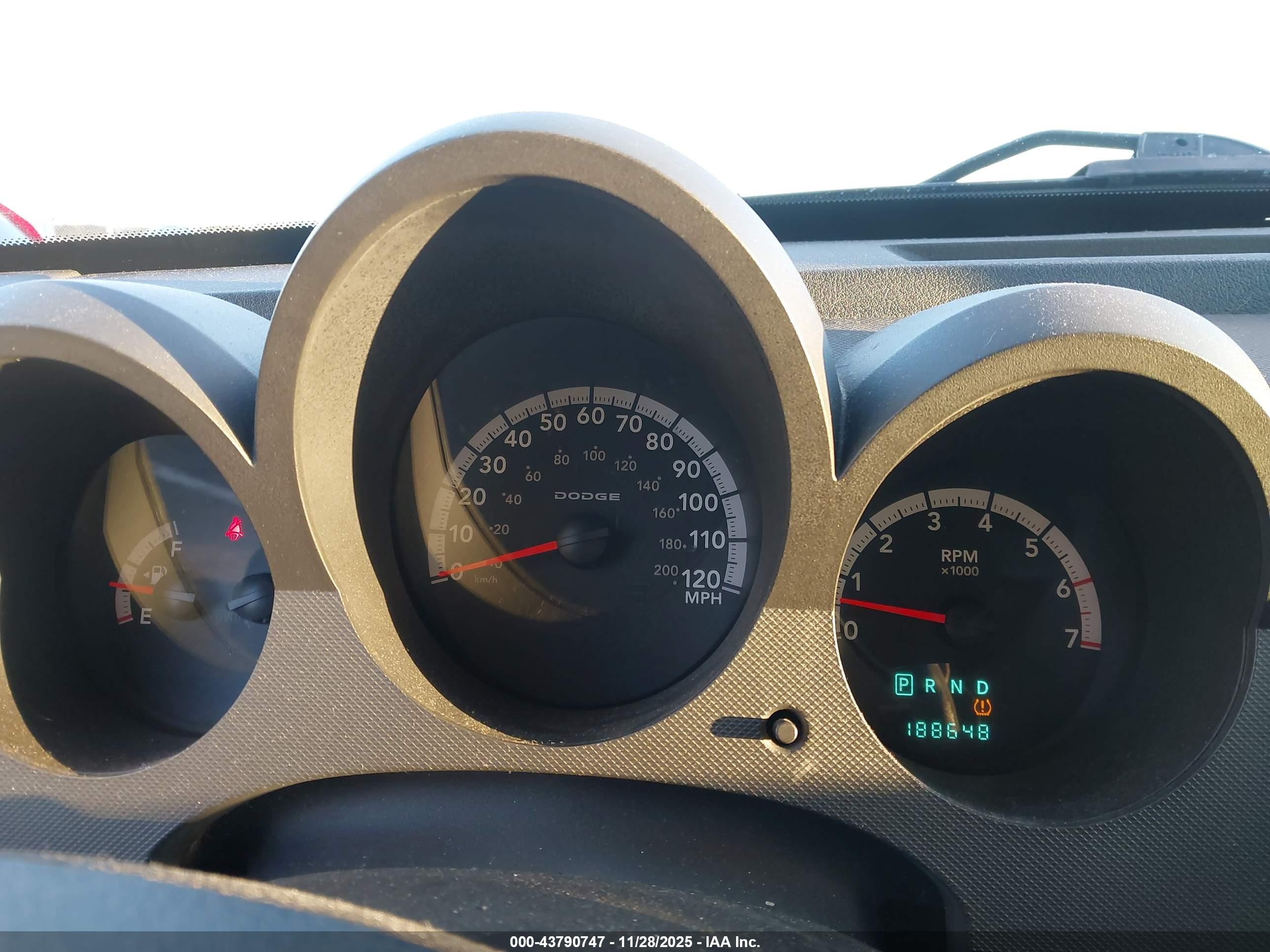 DODGE NITRO image 7