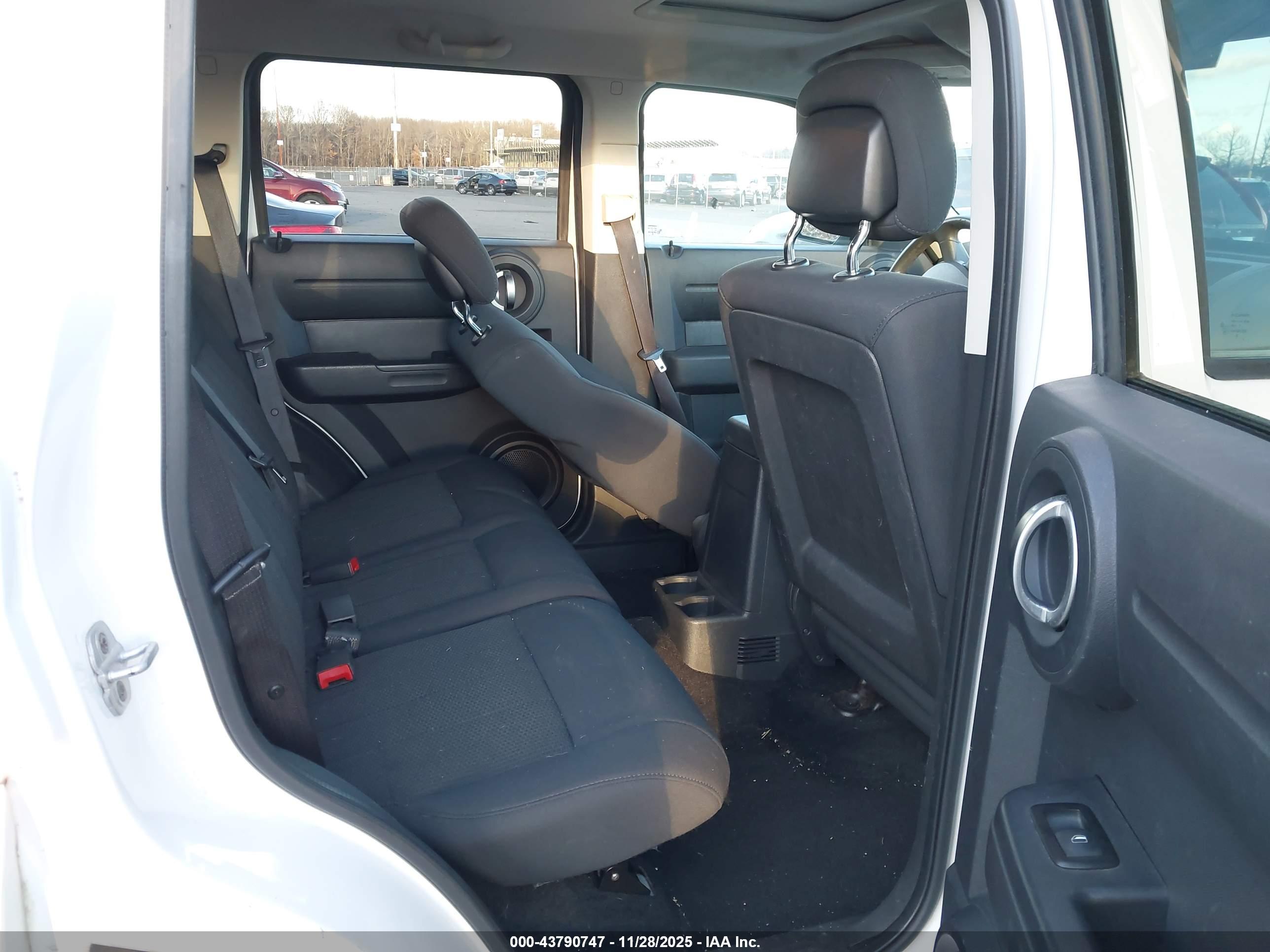 DODGE NITRO image 8