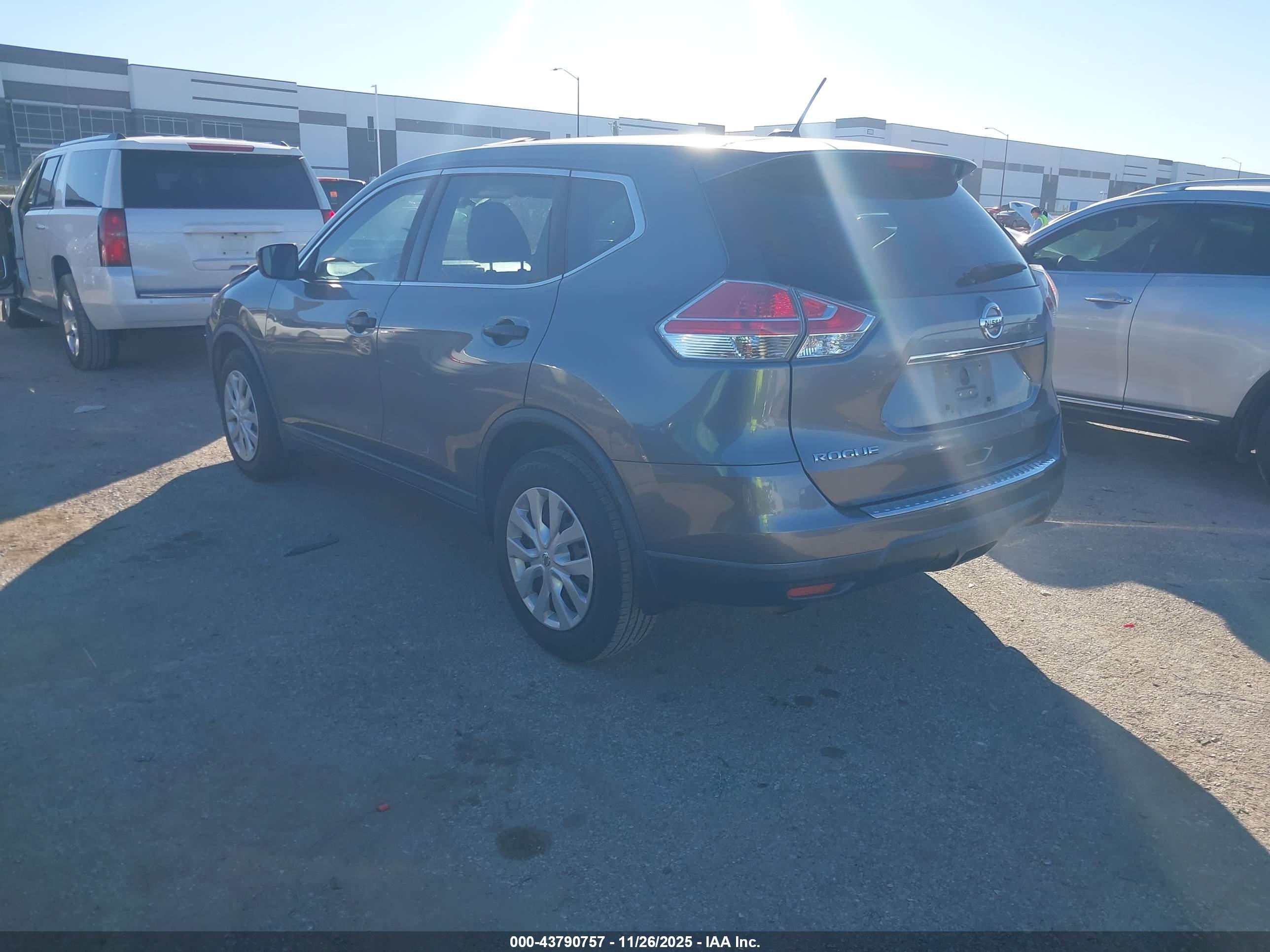 NISSAN ROGUE image 3