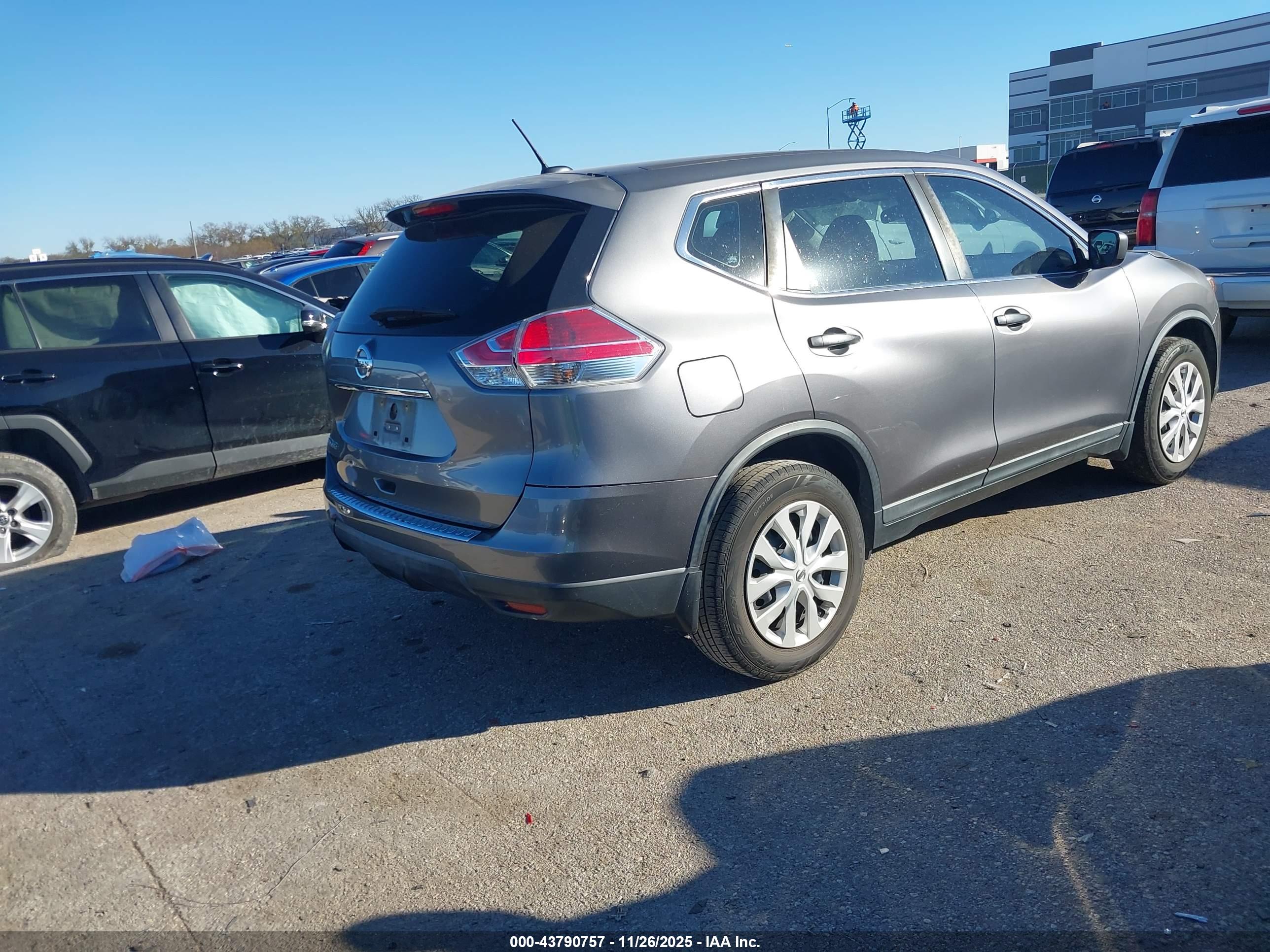 NISSAN ROGUE image 4