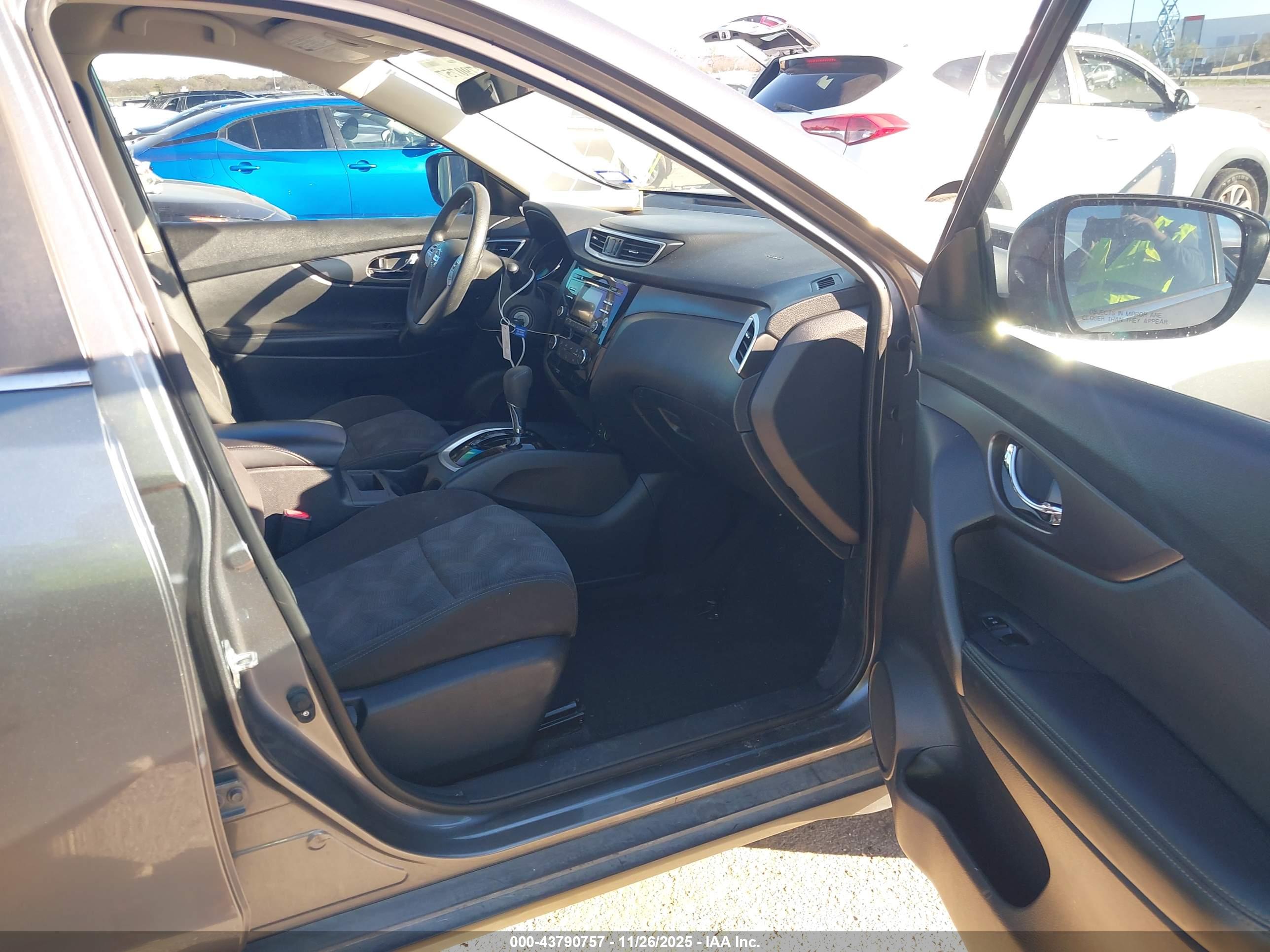 NISSAN ROGUE image 5
