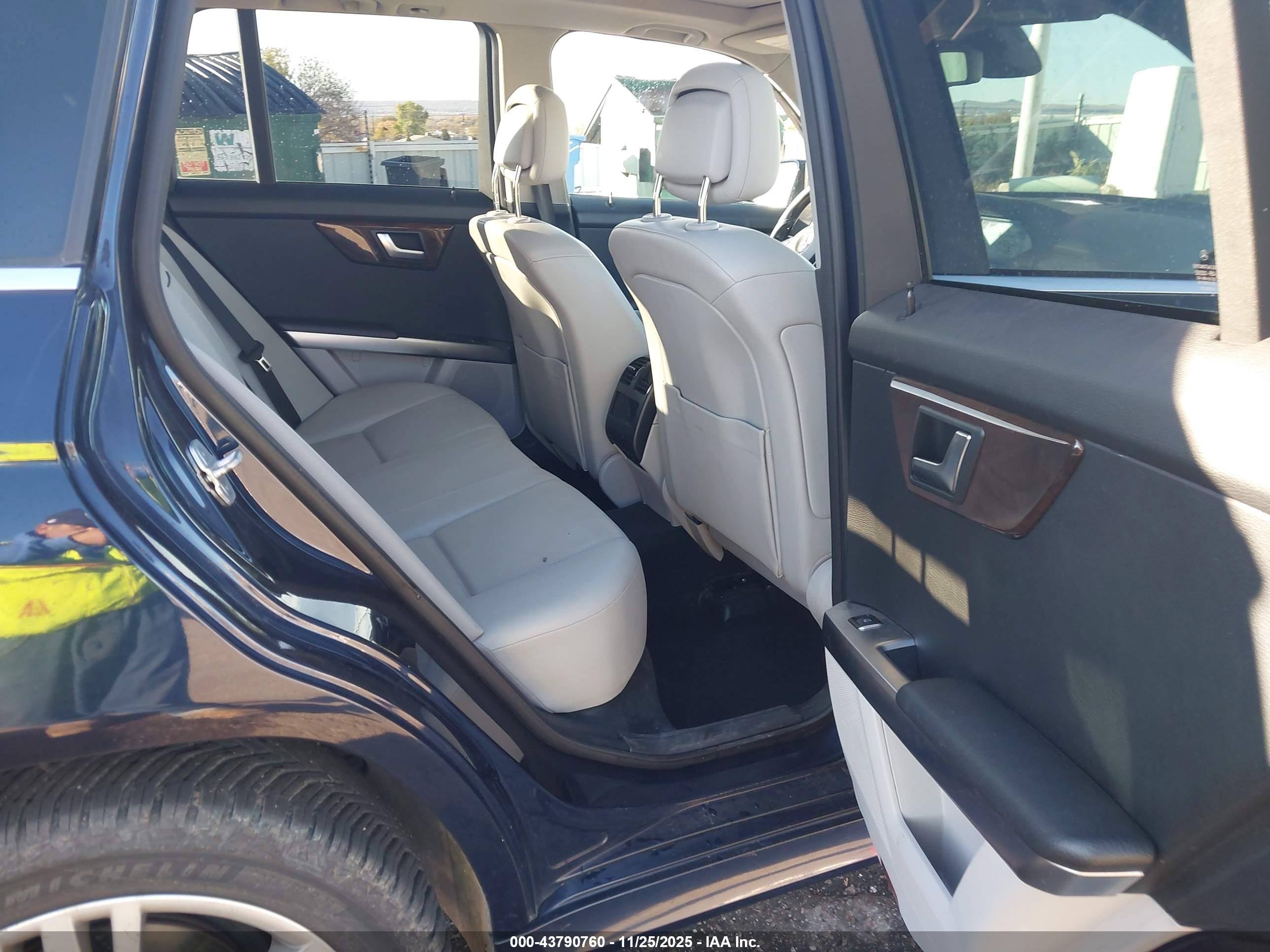 MERCEDES-BENZ GLK image 8