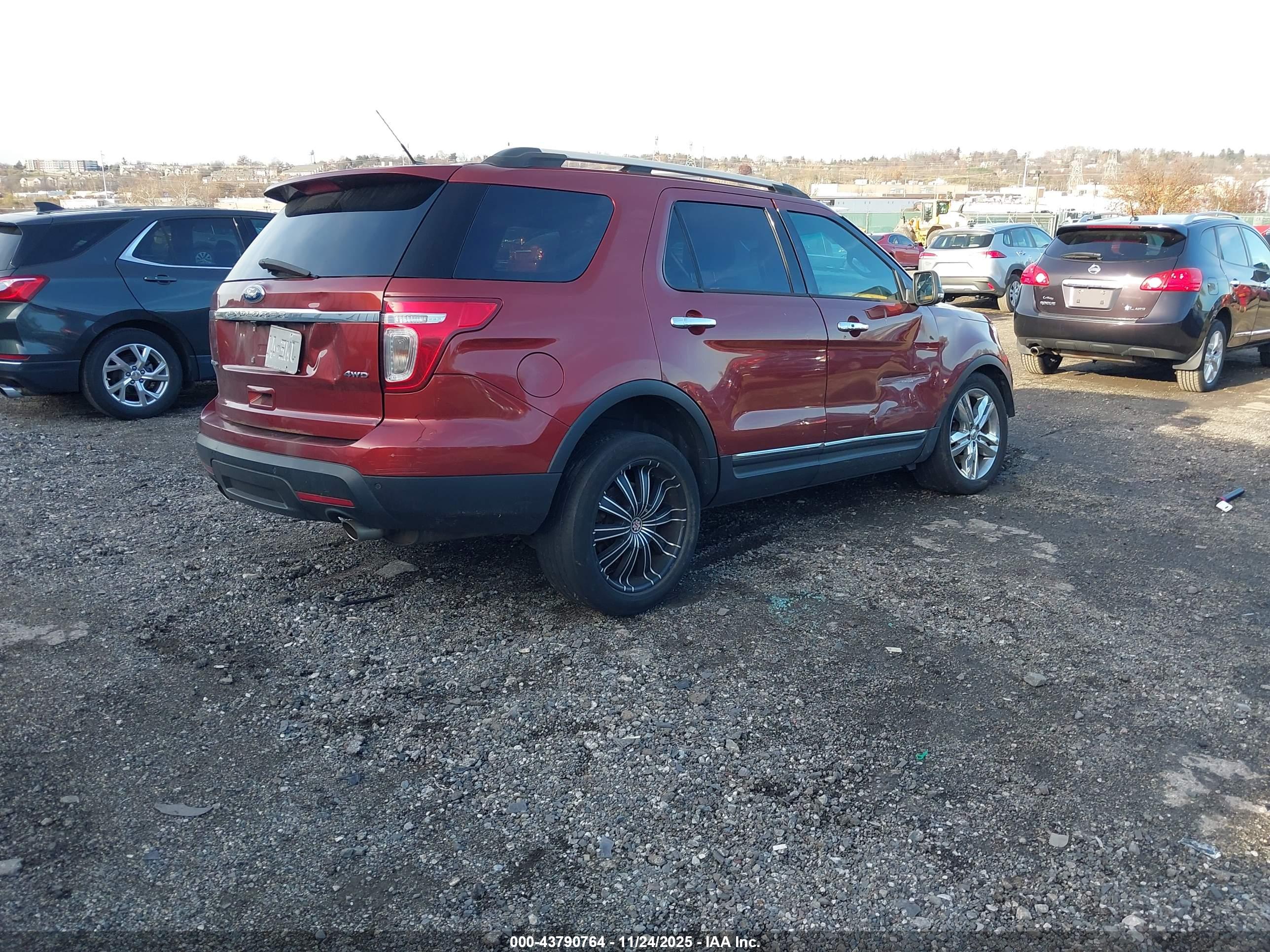 FORD EXPLORER image 4