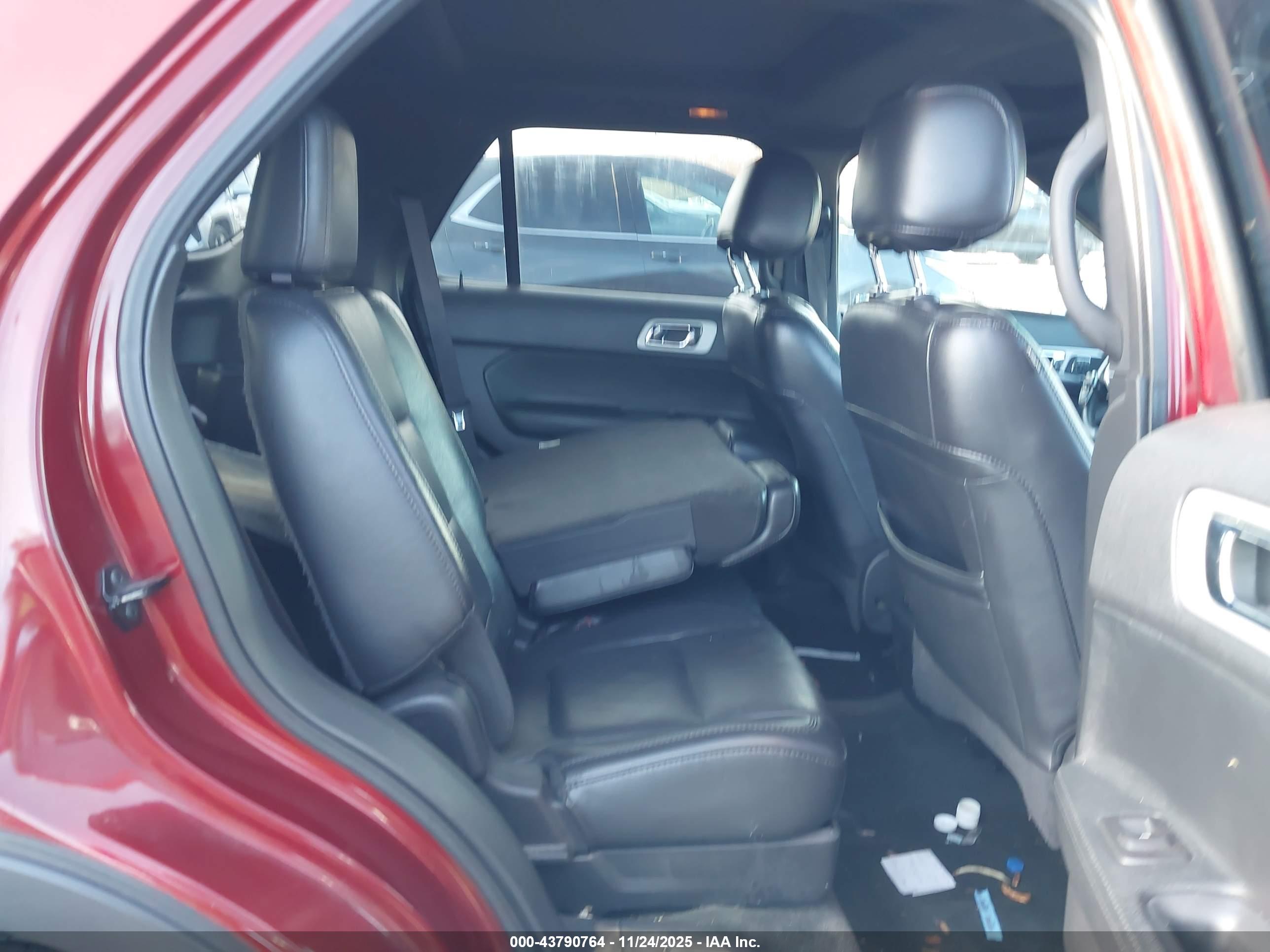 FORD EXPLORER image 8