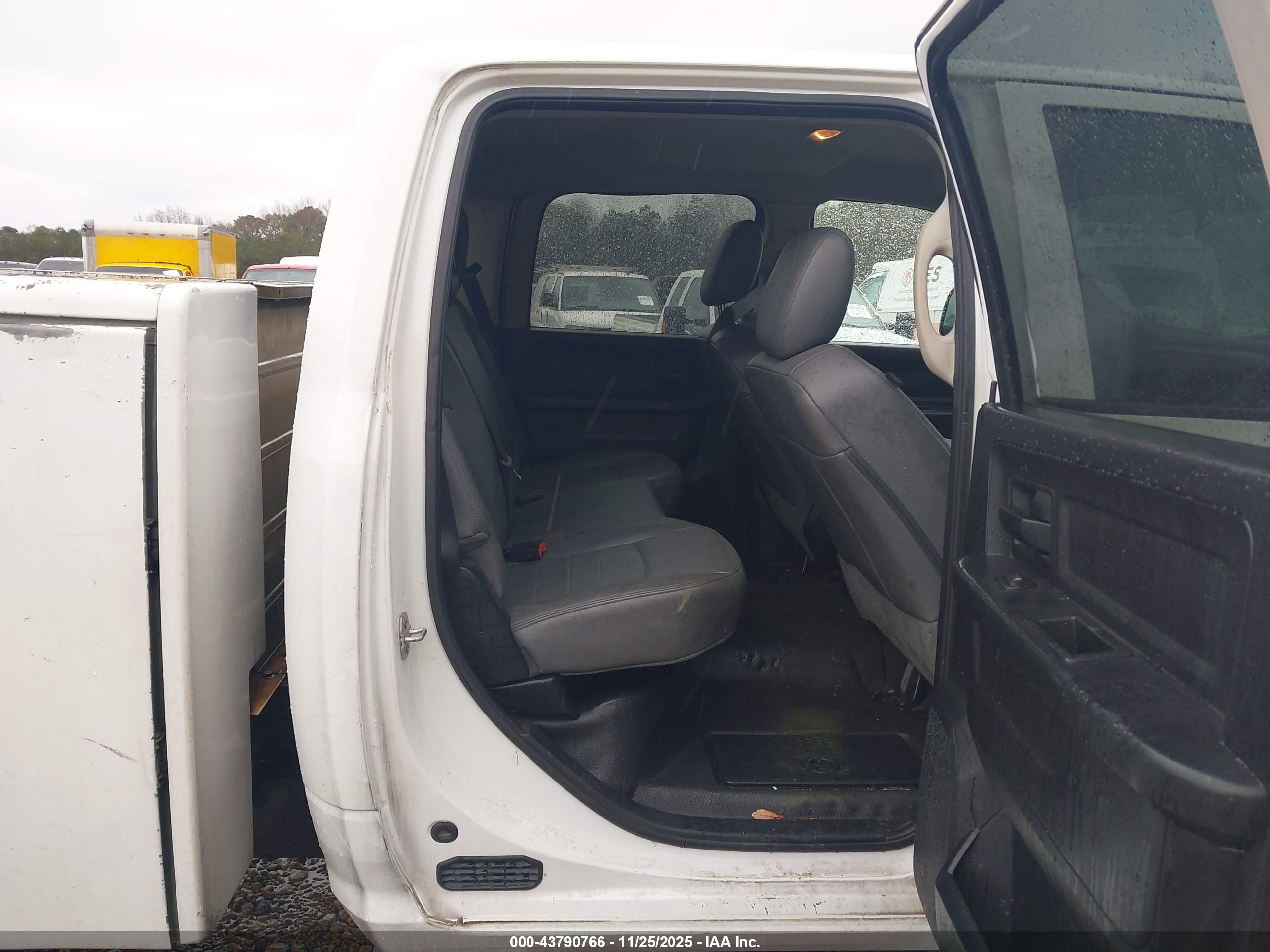 RAM 2500 image 8