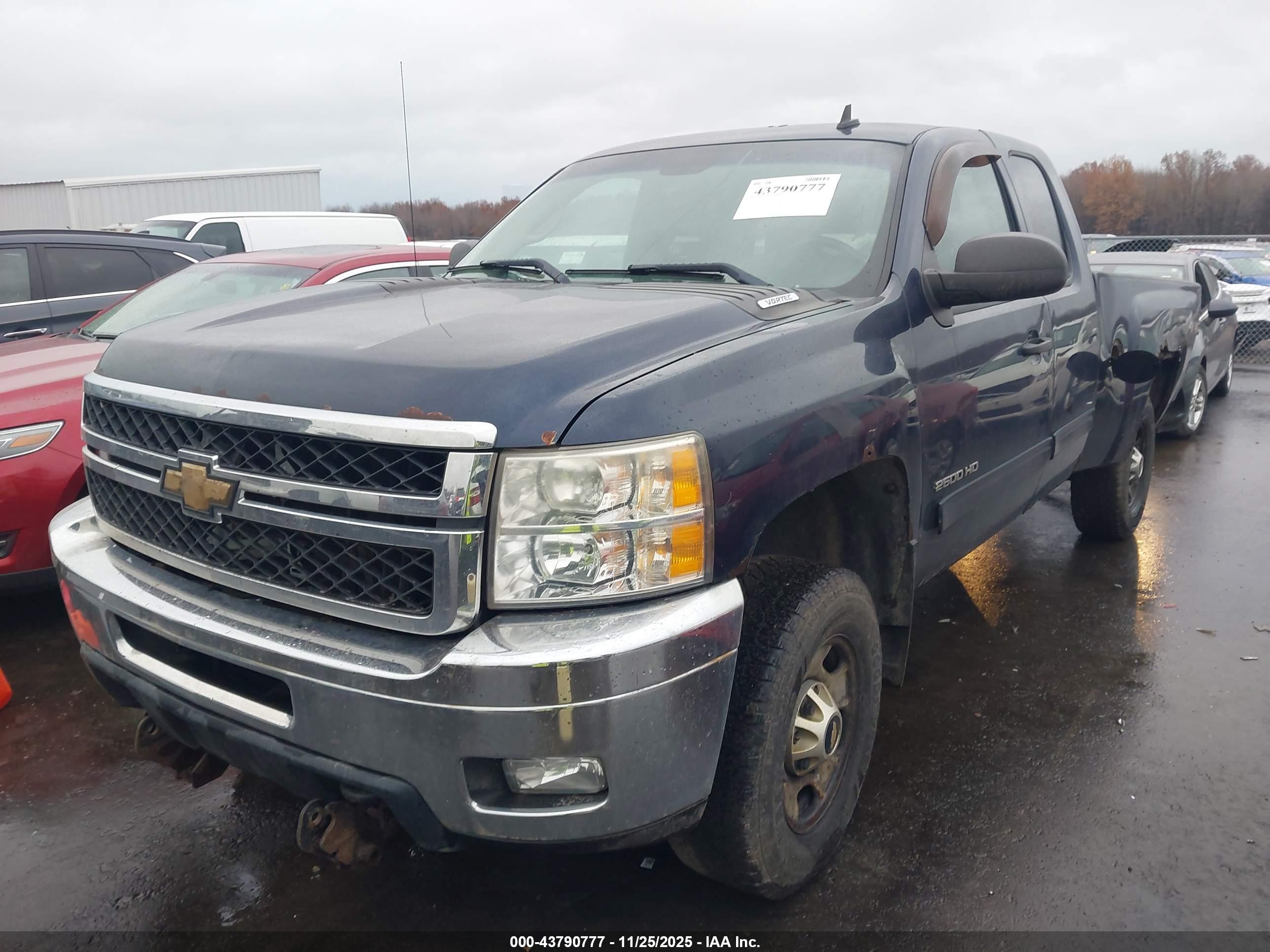 CHEVROLET SILVERADO image 2