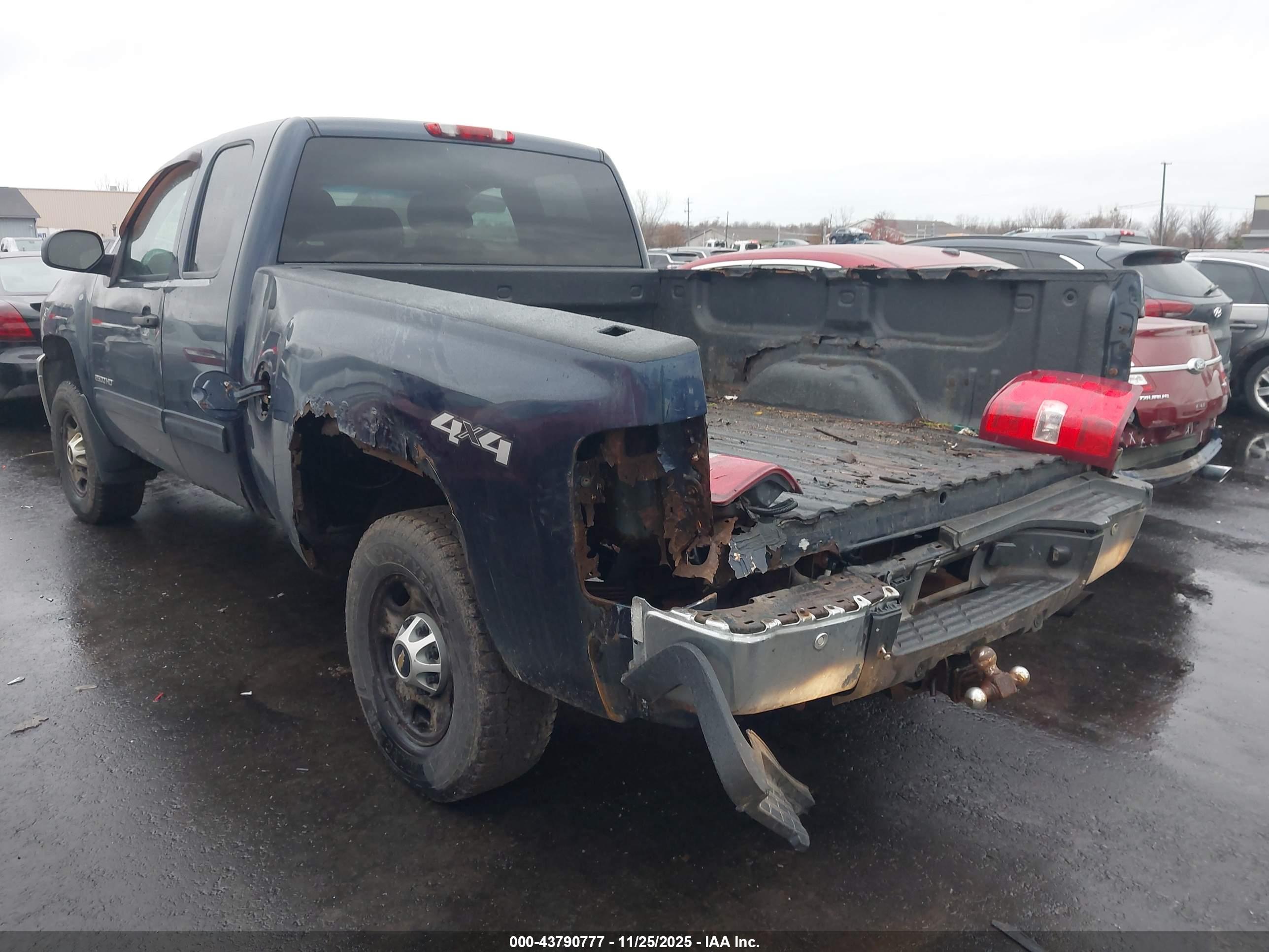 CHEVROLET SILVERADO image 3