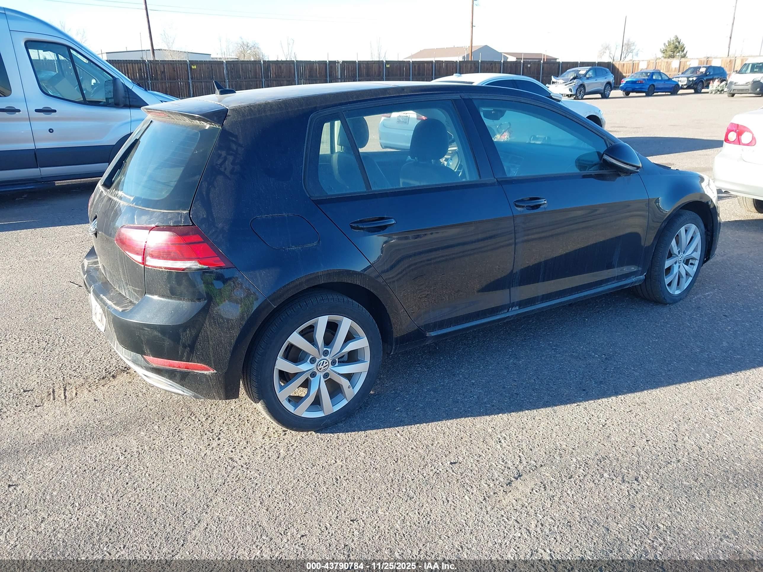 VOLKSWAGEN GOLF image 4