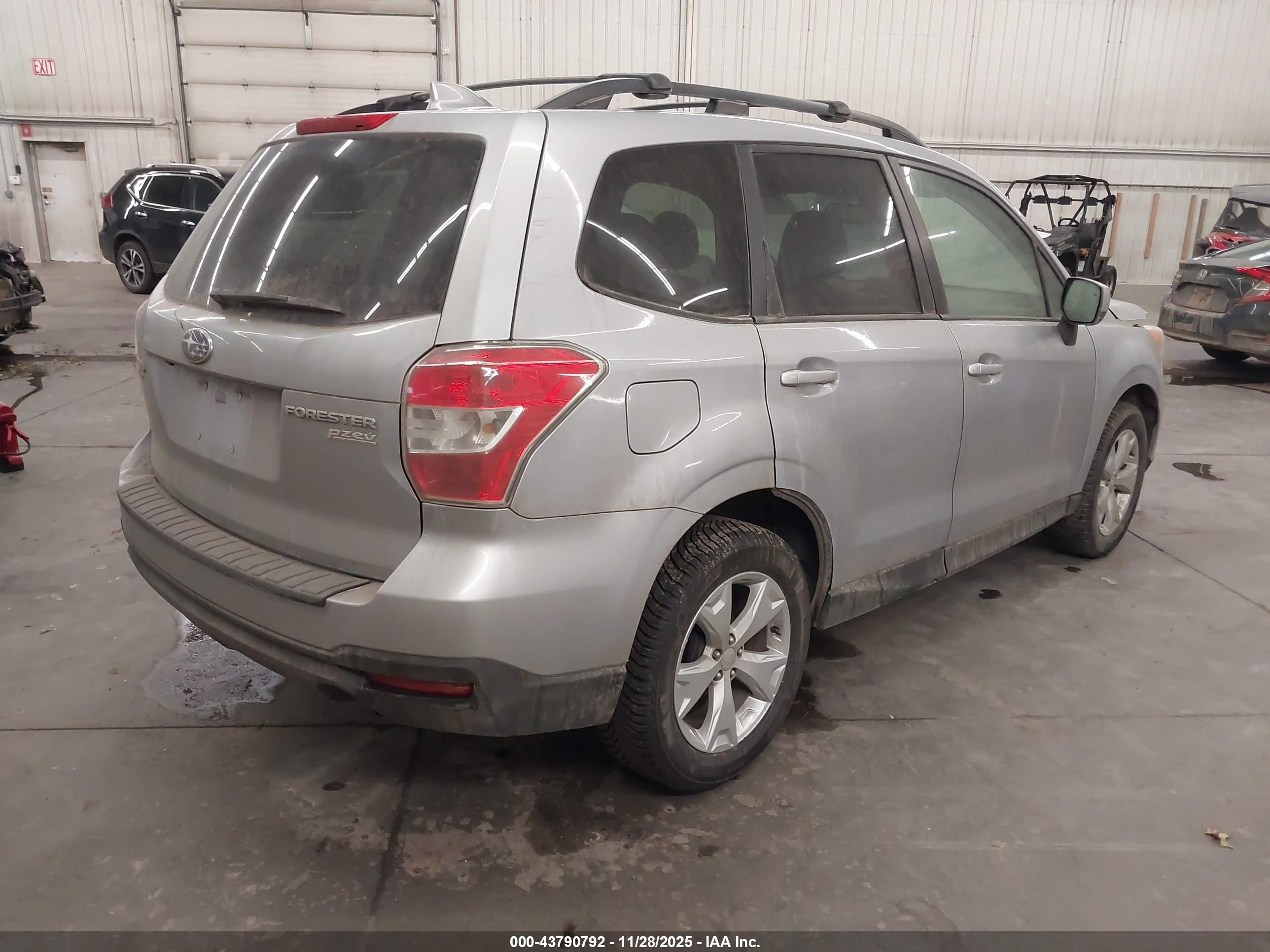 SUBARU FORESTER image 4