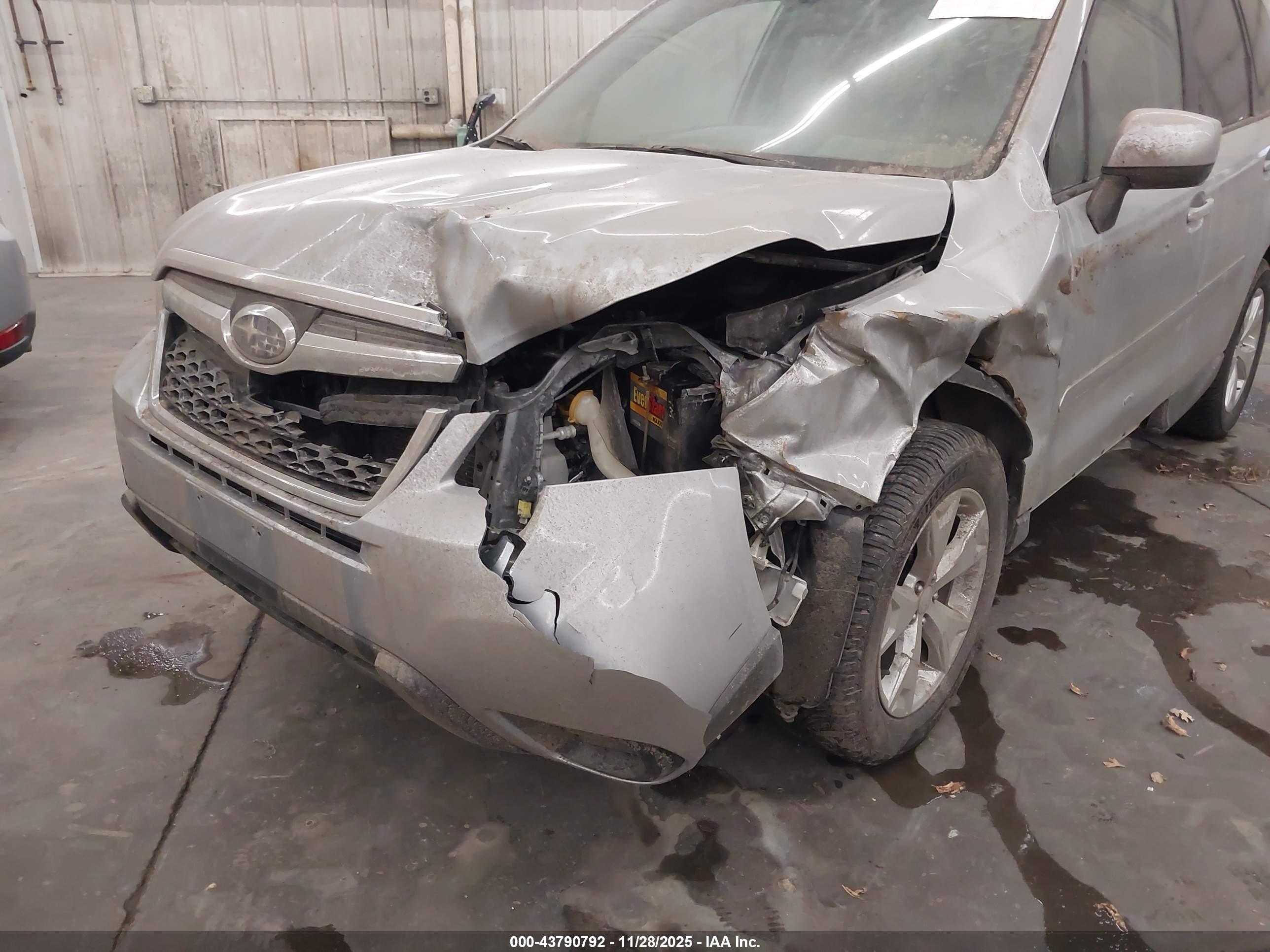 SUBARU FORESTER image 6