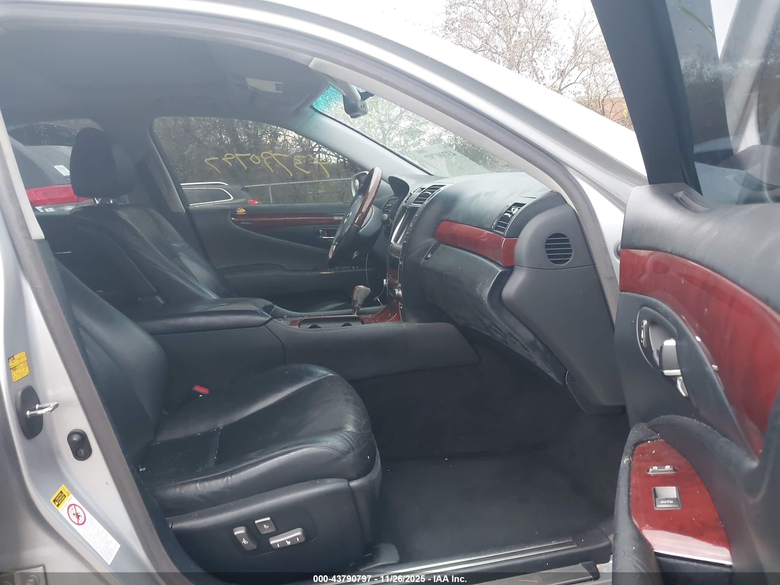 LEXUS LS image 5