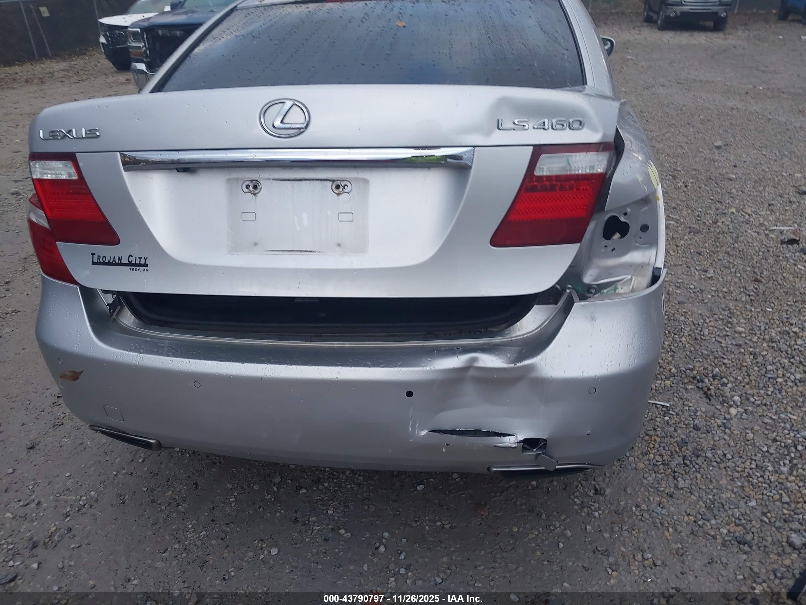LEXUS LS image 6