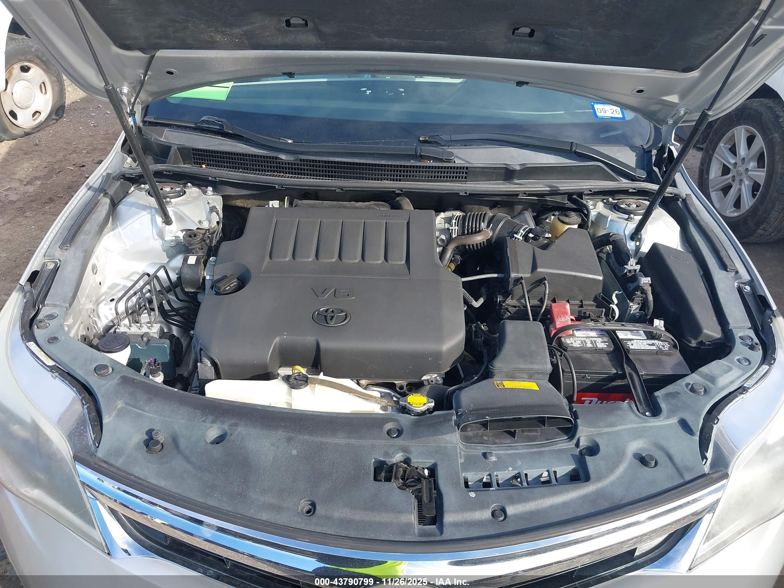 TOYOTA AVALON image 10