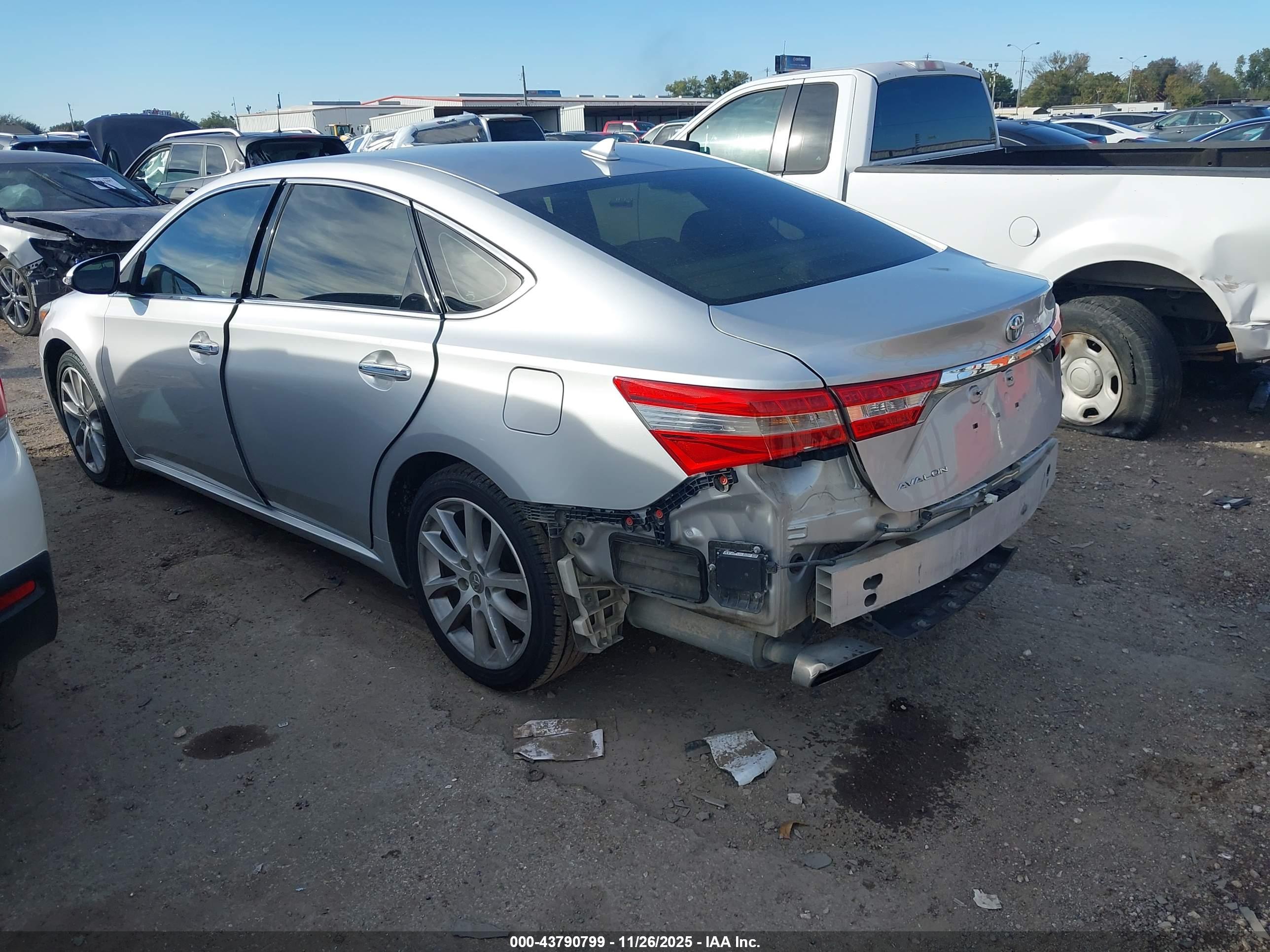 TOYOTA AVALON image 3