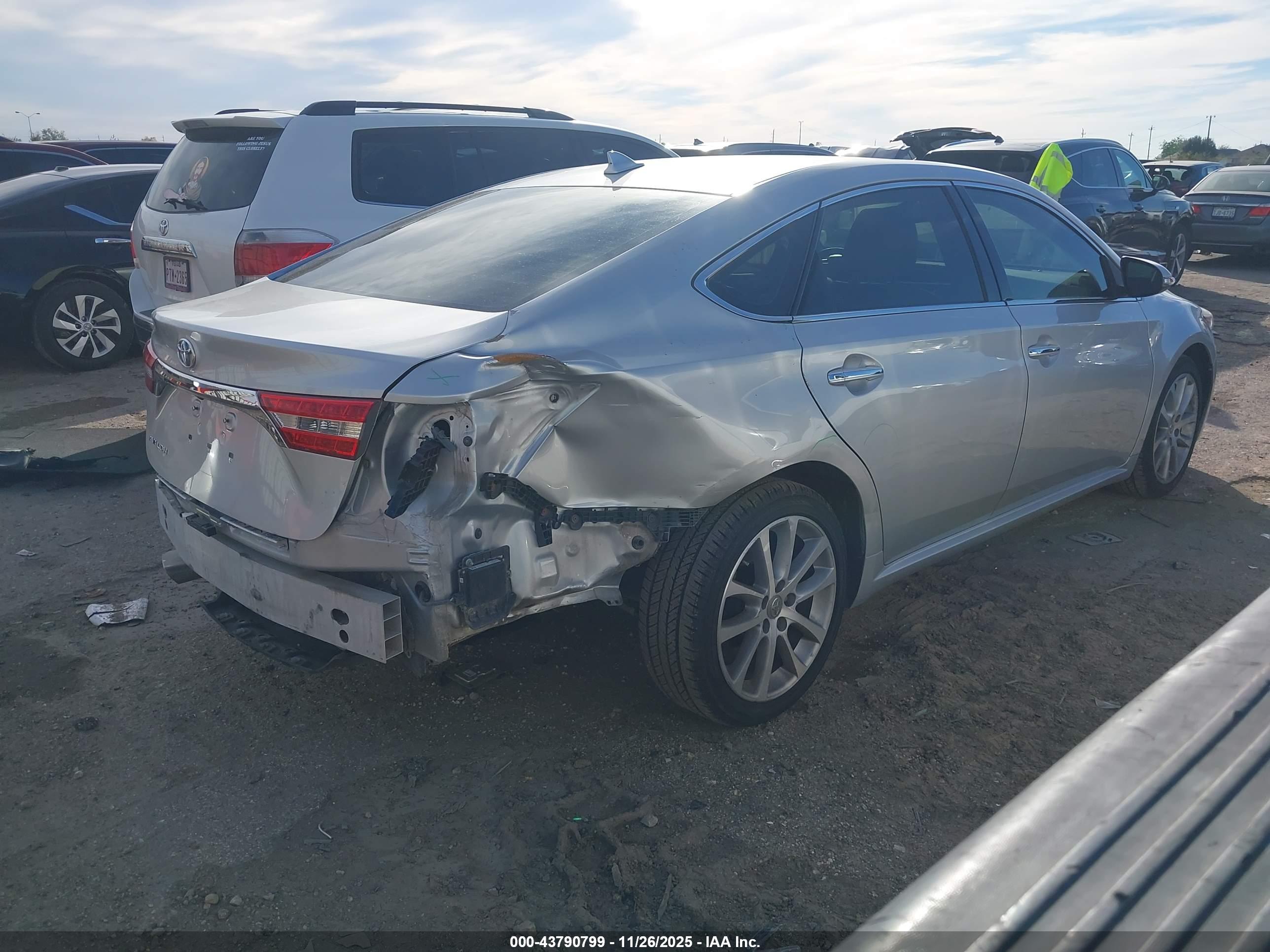 TOYOTA AVALON image 4