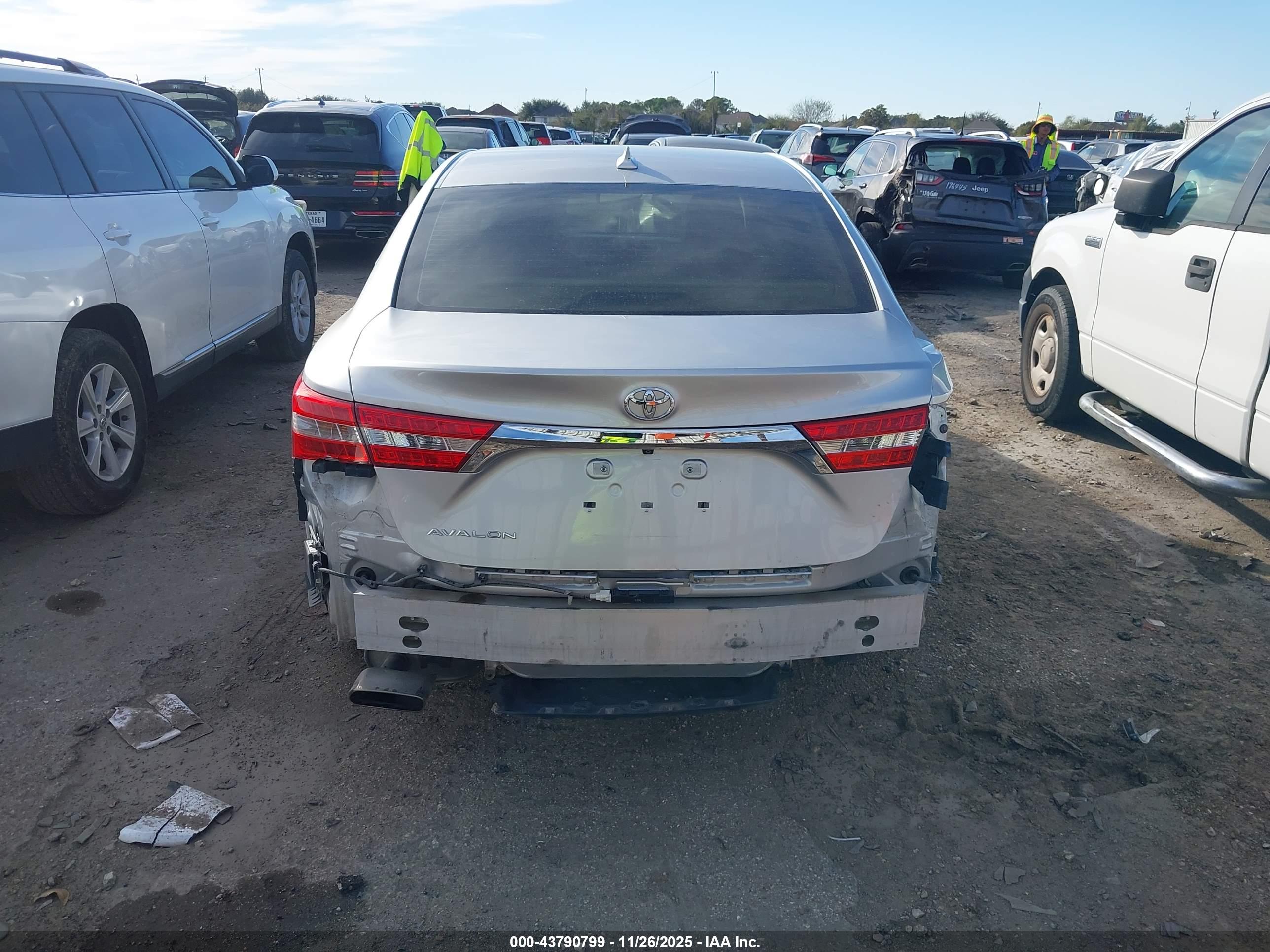 TOYOTA AVALON image 6