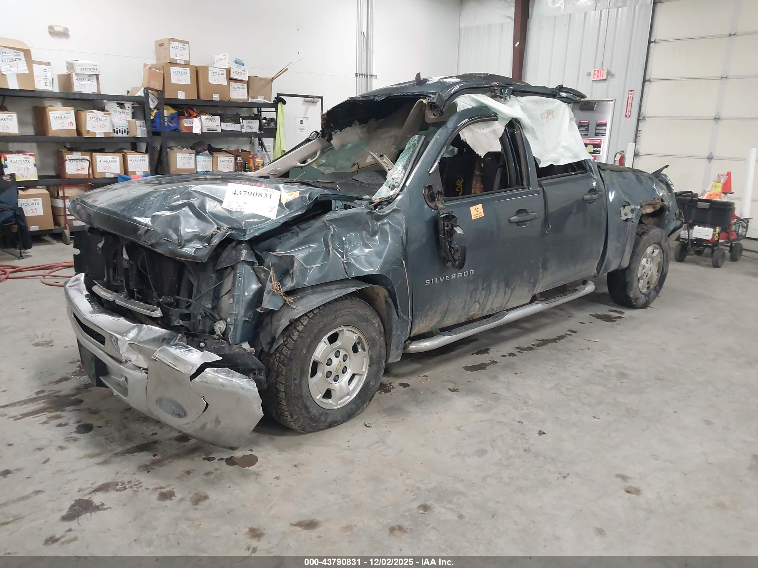 CHEVROLET SILVERADO image 2