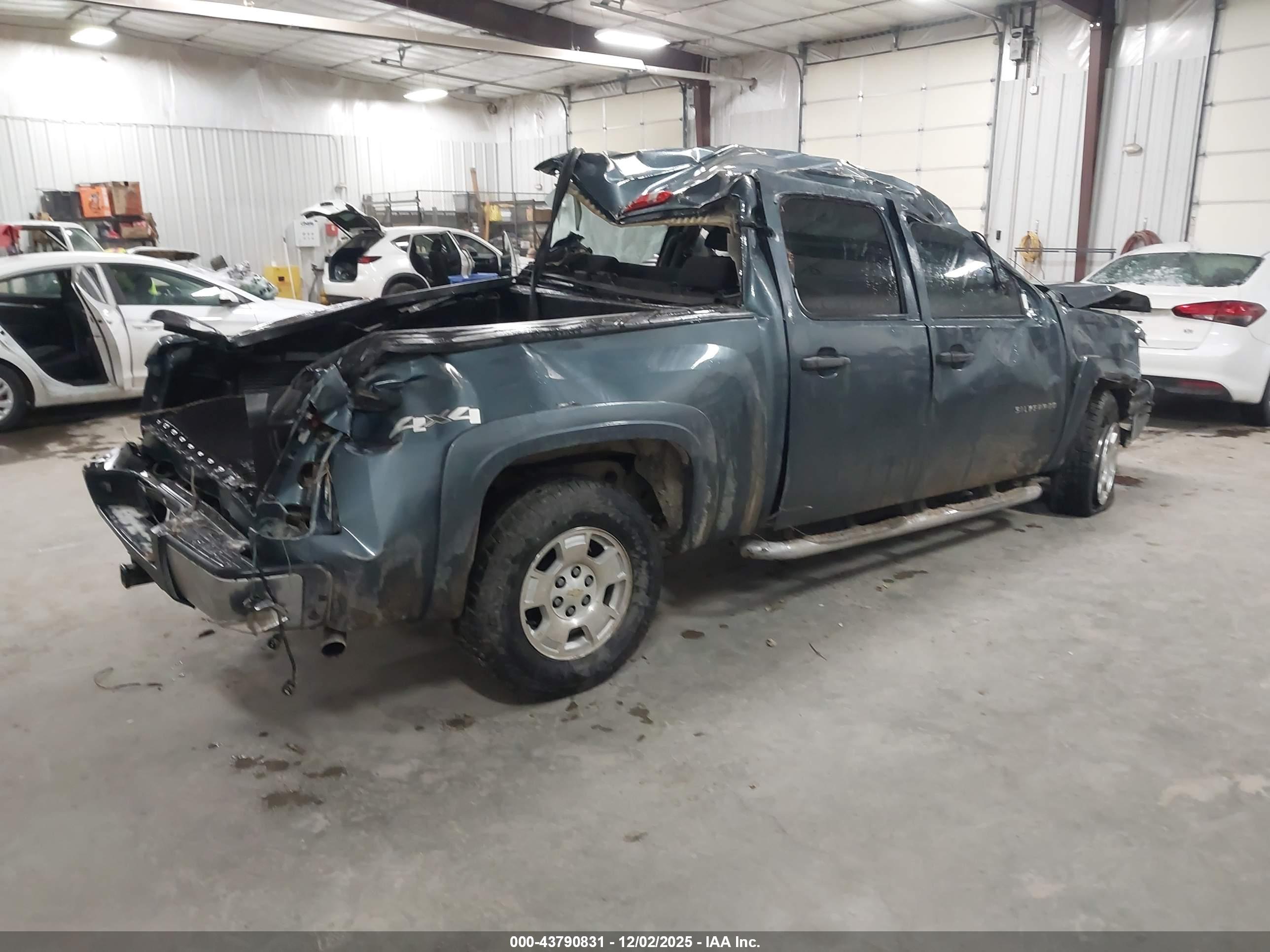 CHEVROLET SILVERADO image 4