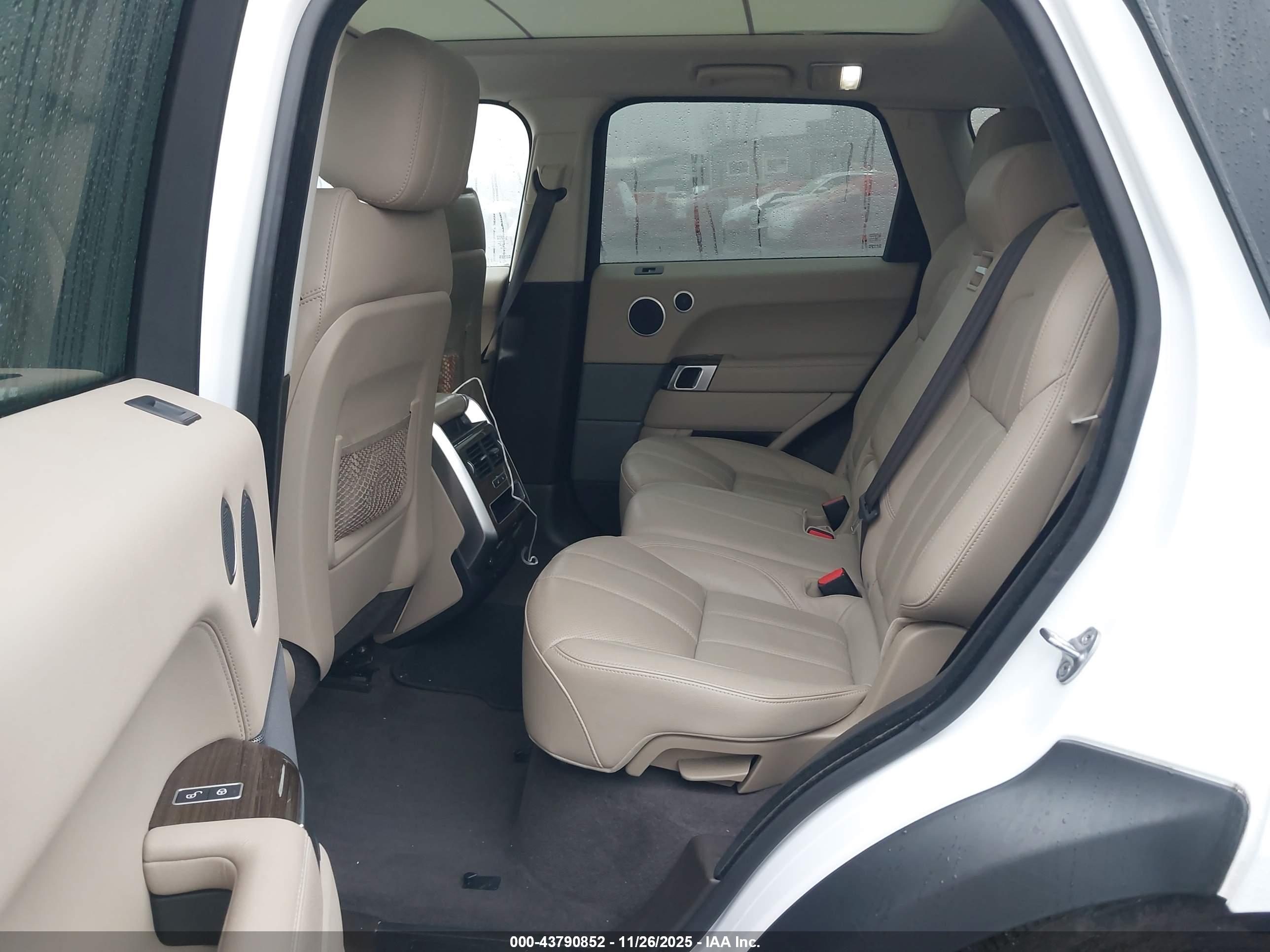 LAND ROVER image 8