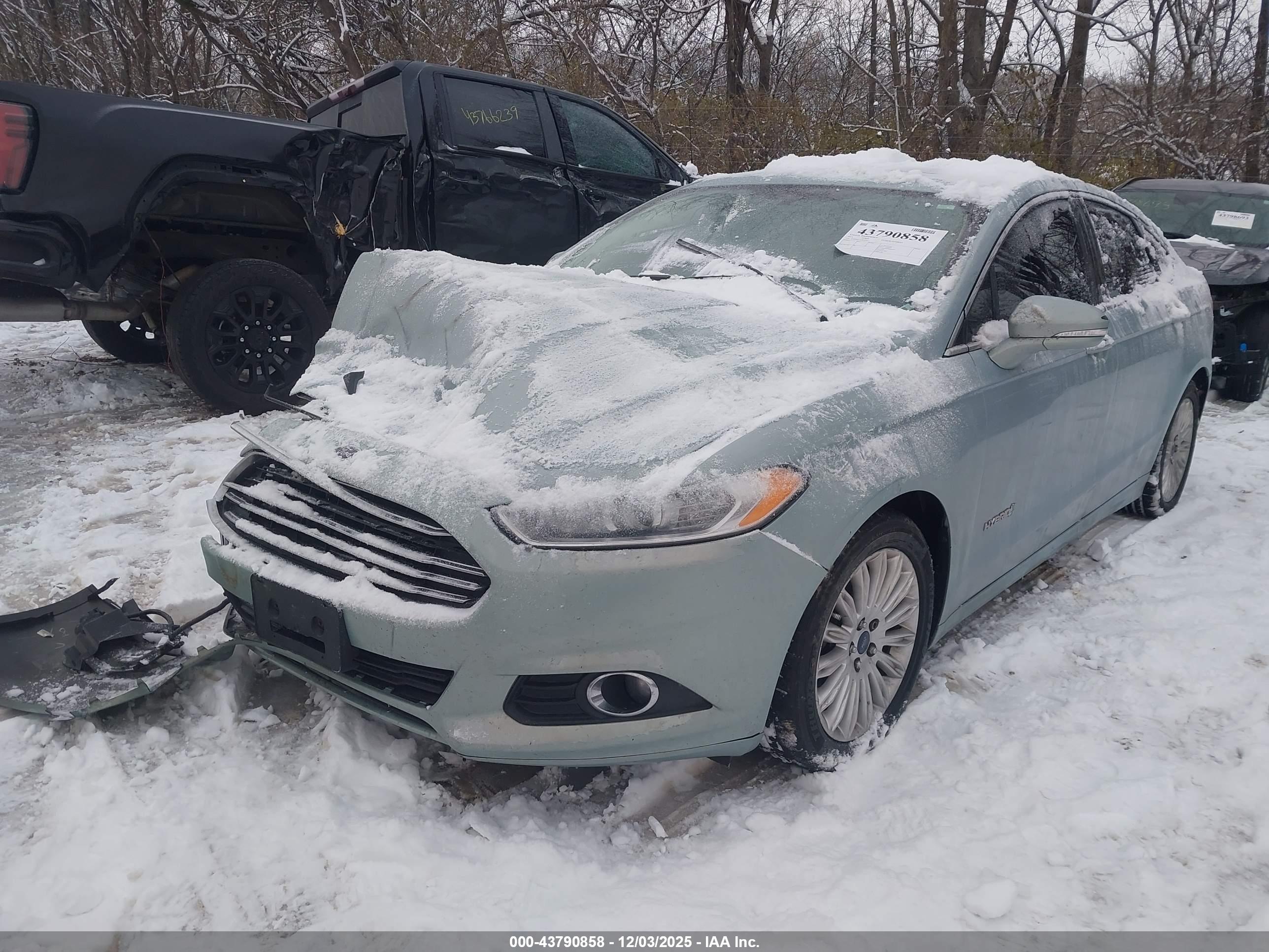 FORD FUSION image 2