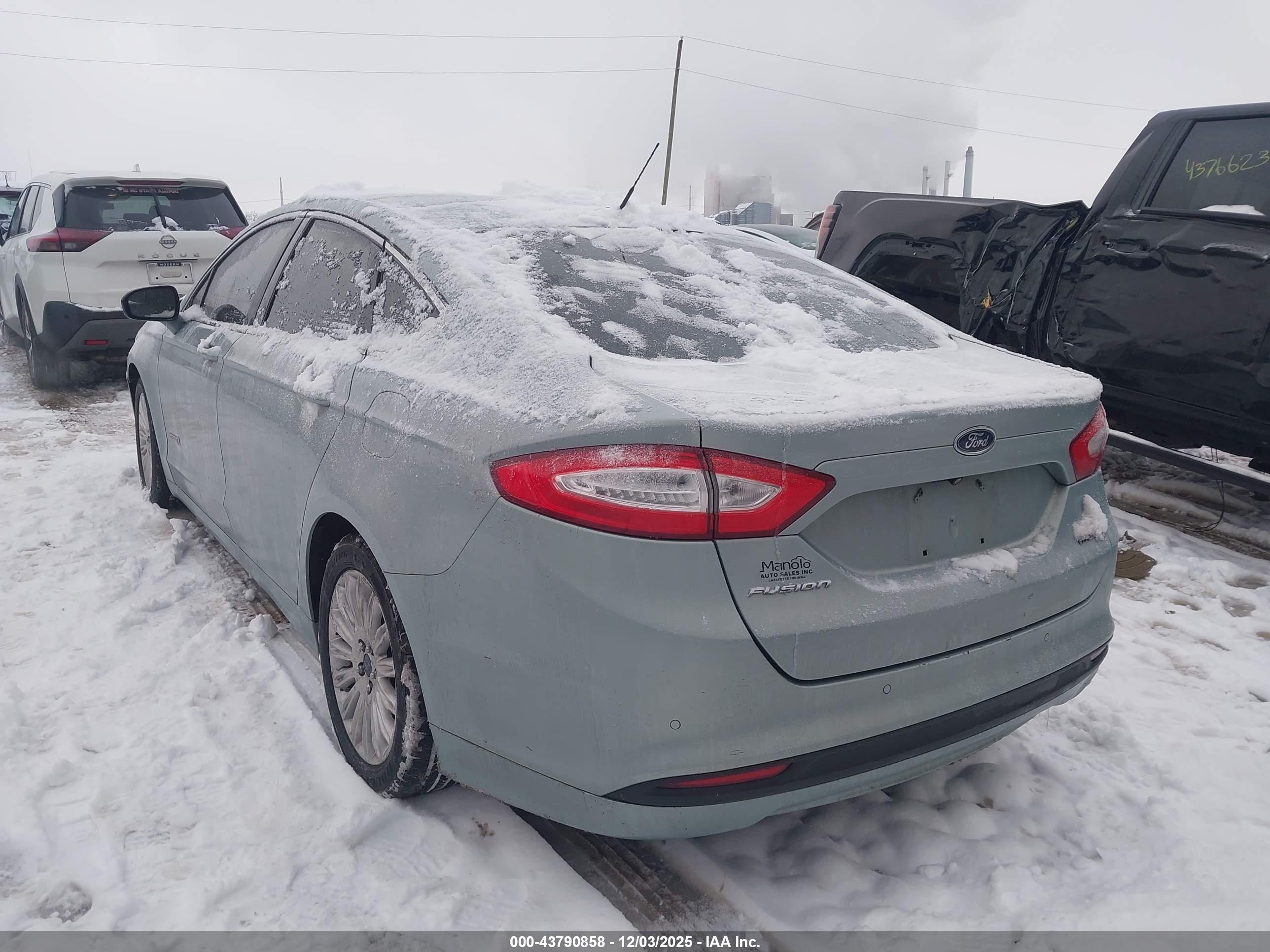 FORD FUSION image 3