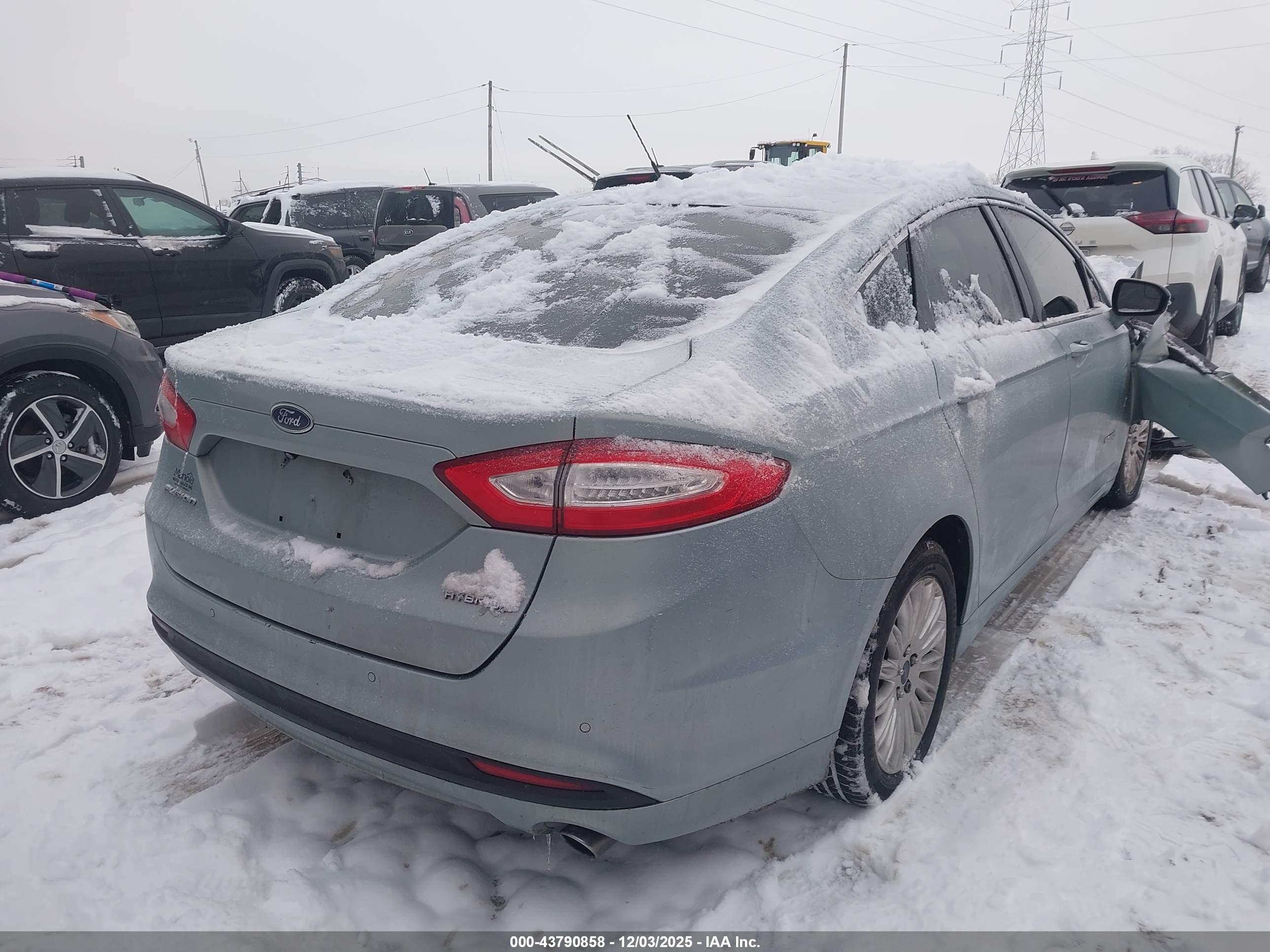 FORD FUSION image 4