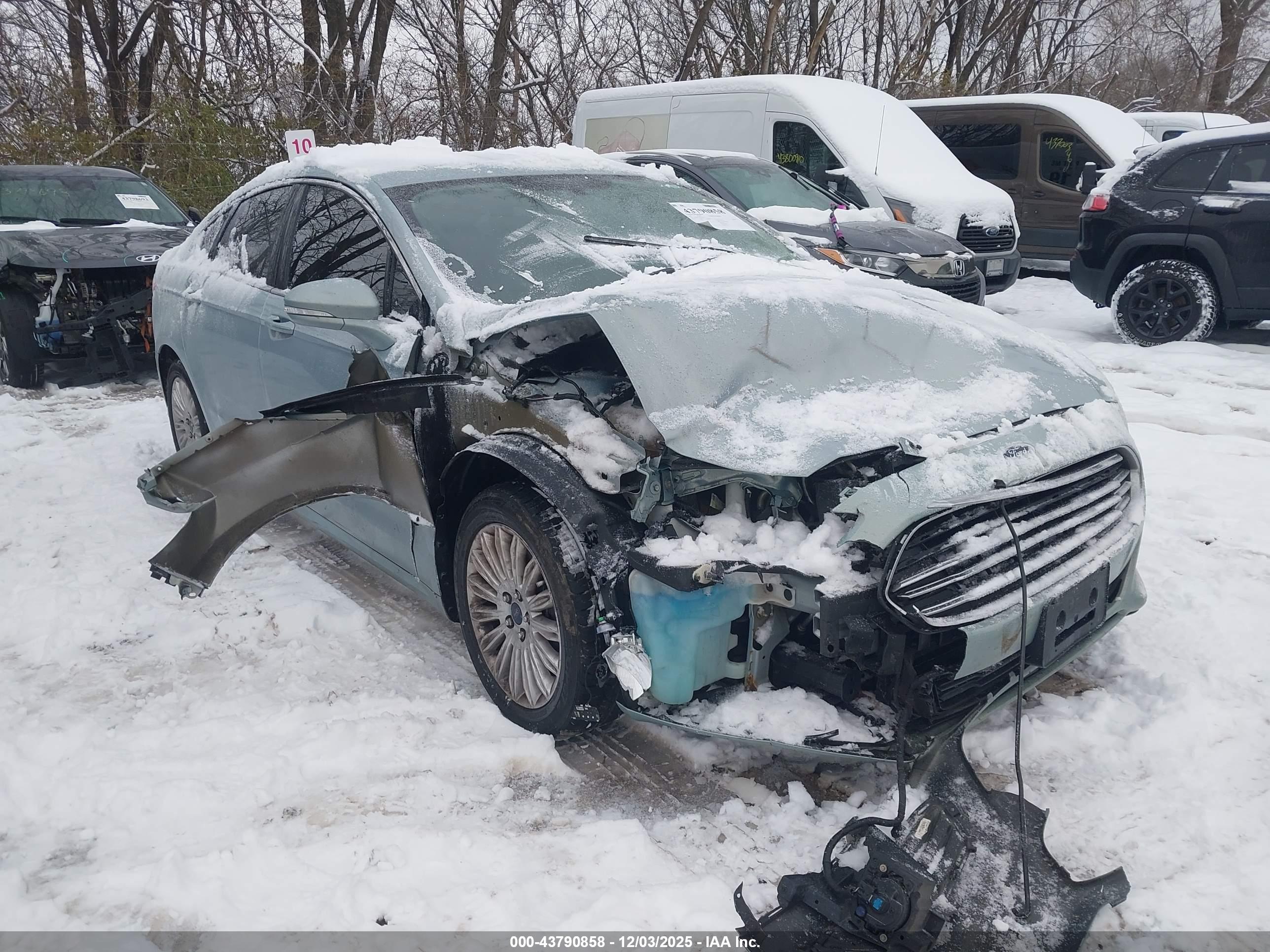 FORD FUSION image 6