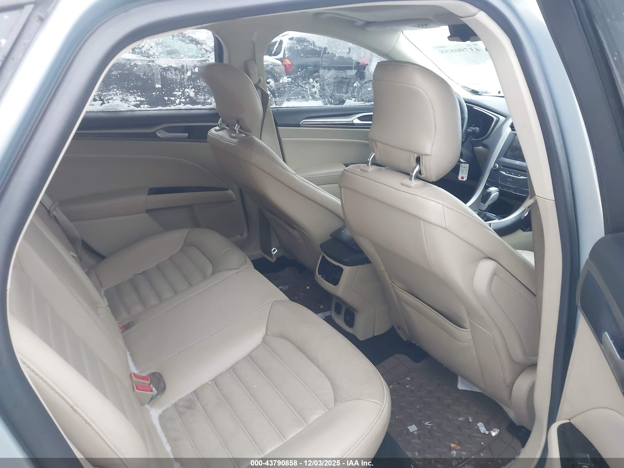 FORD FUSION image 8