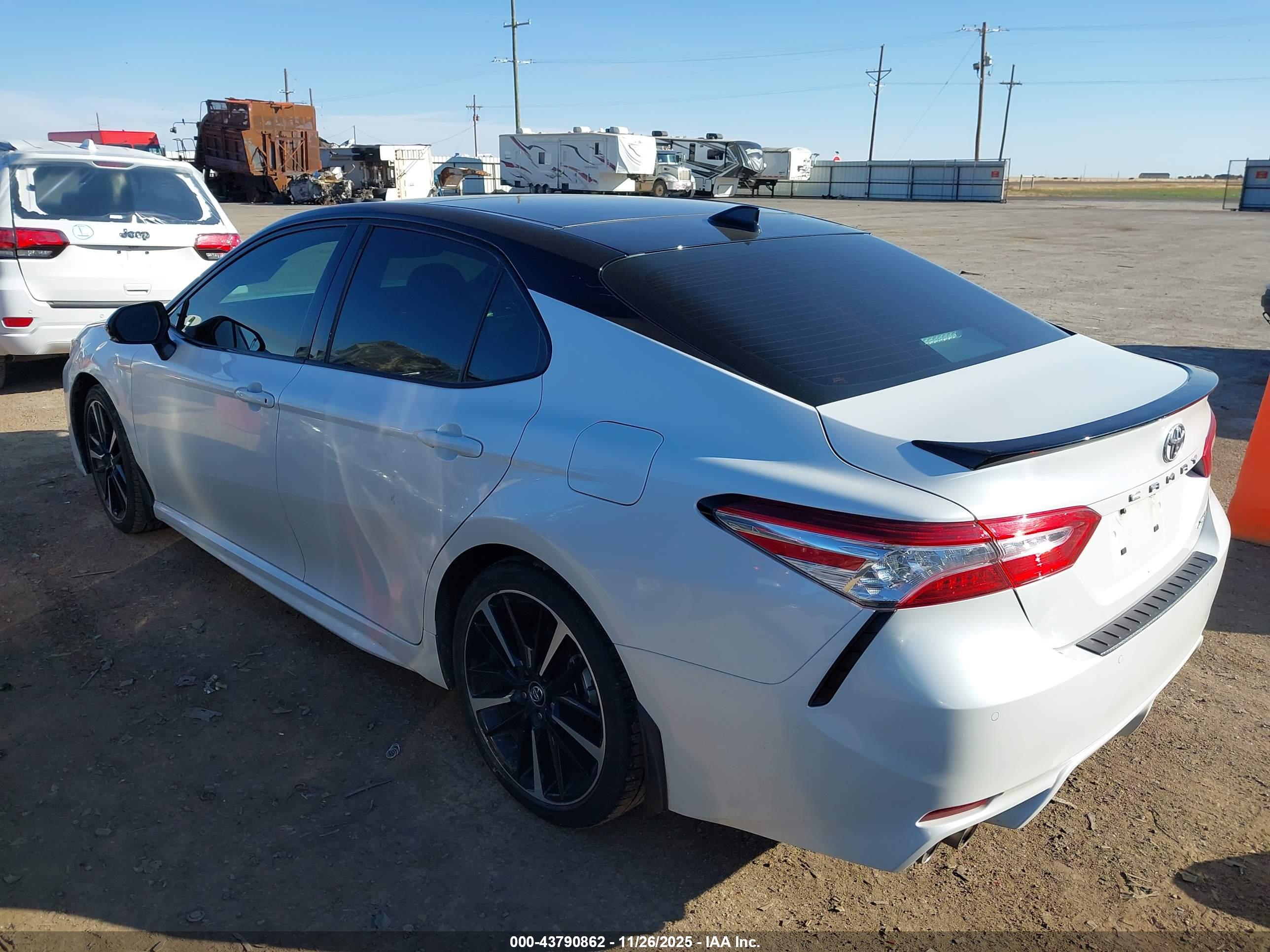 TOYOTA CAMRY image 3