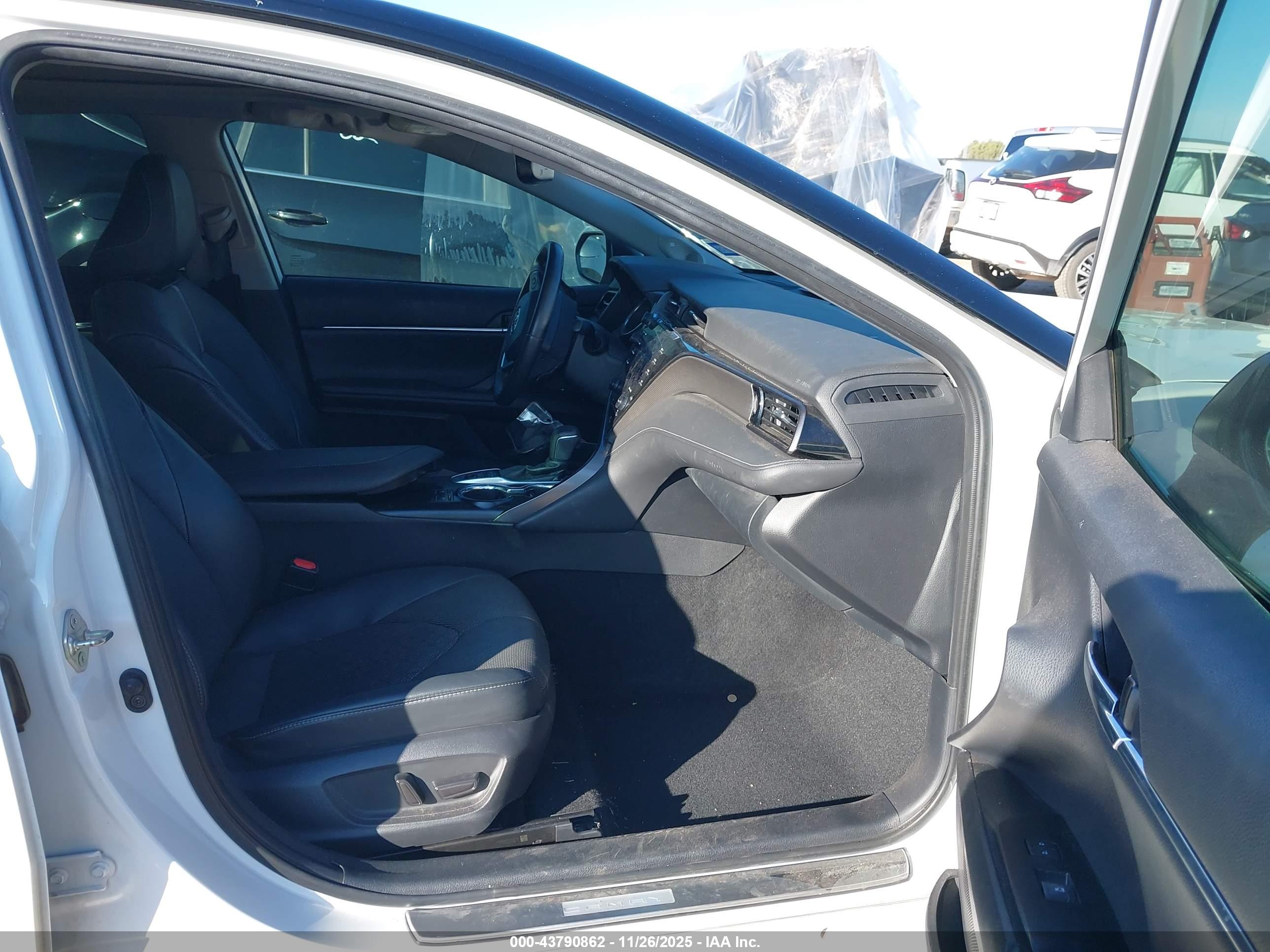 TOYOTA CAMRY image 5