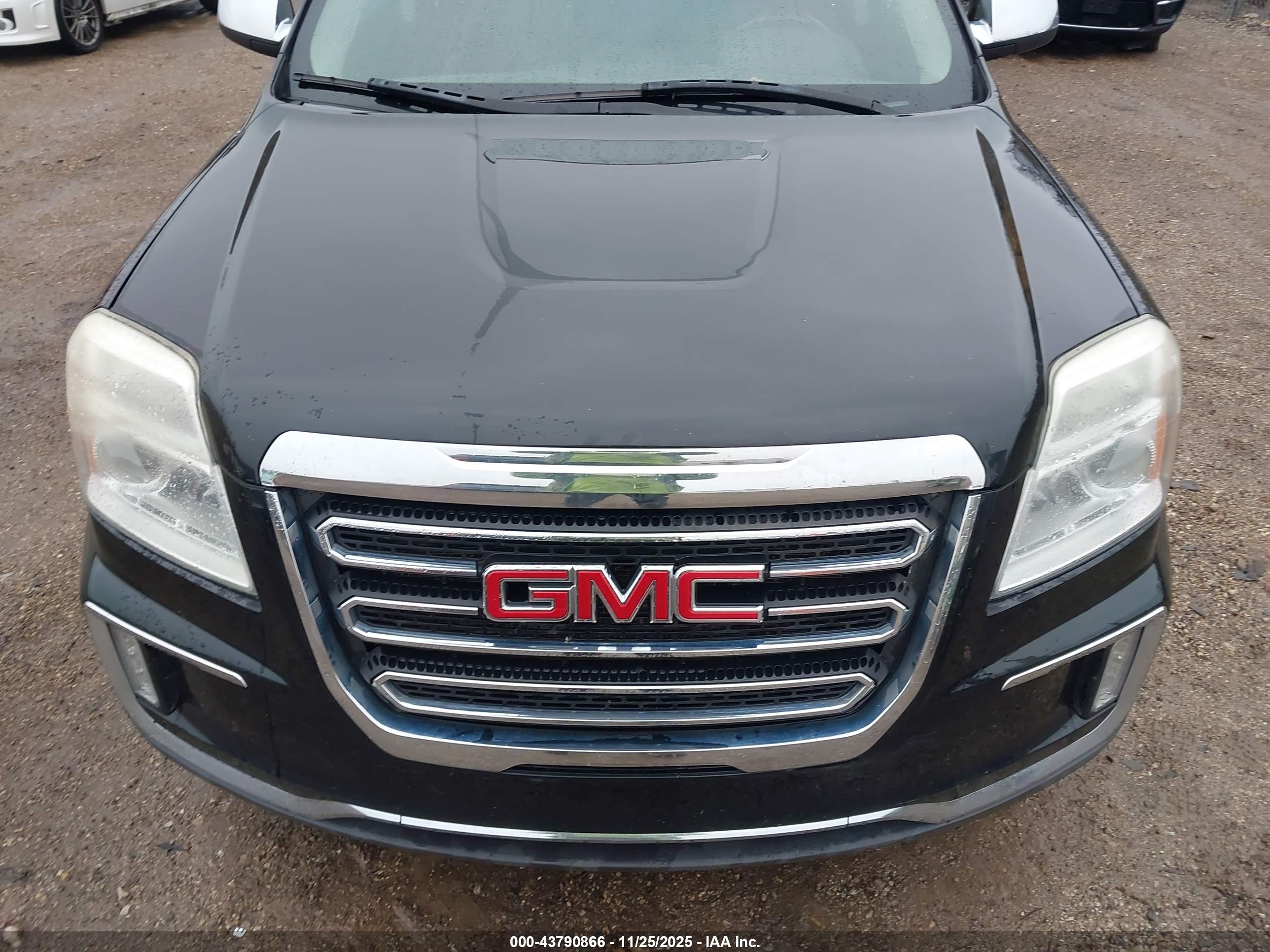 GMC TERRAIN image 6