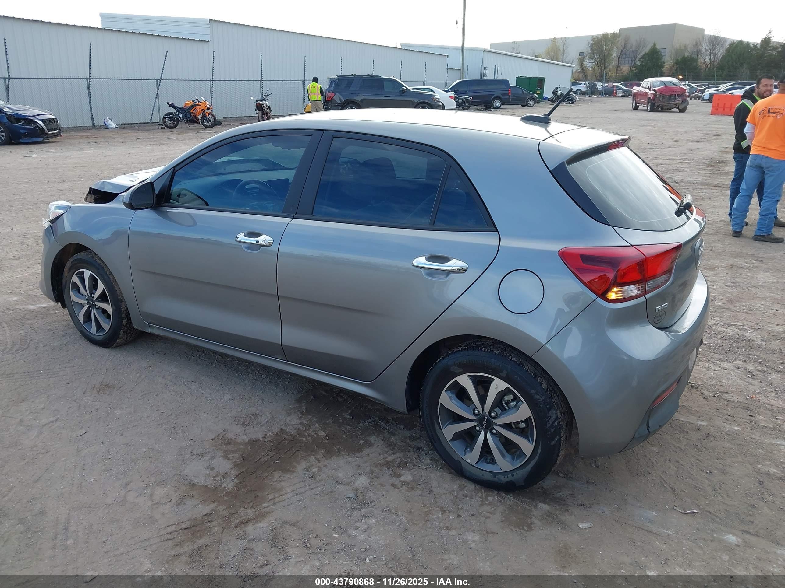 KIA RIO image 3