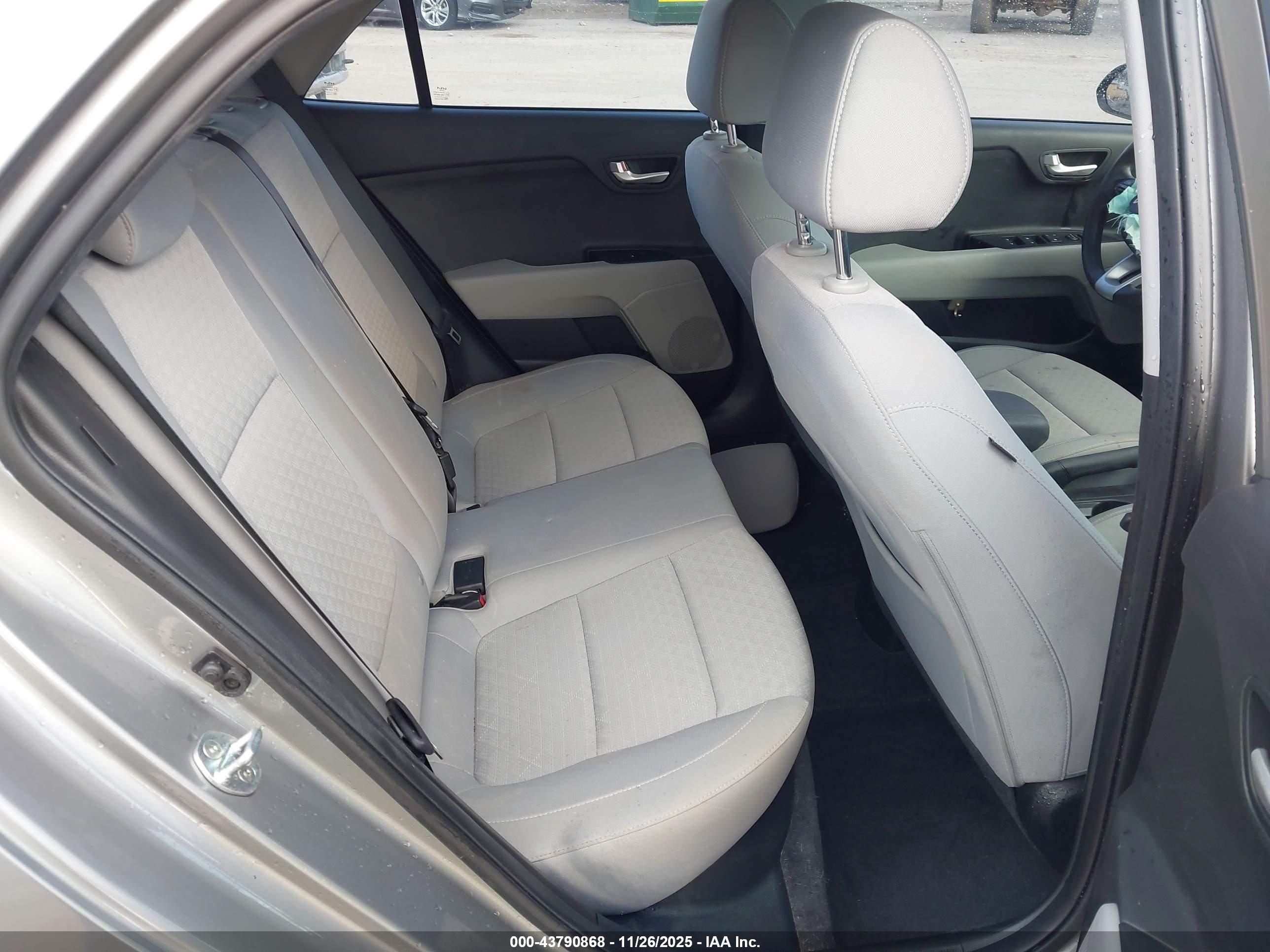 KIA RIO image 8