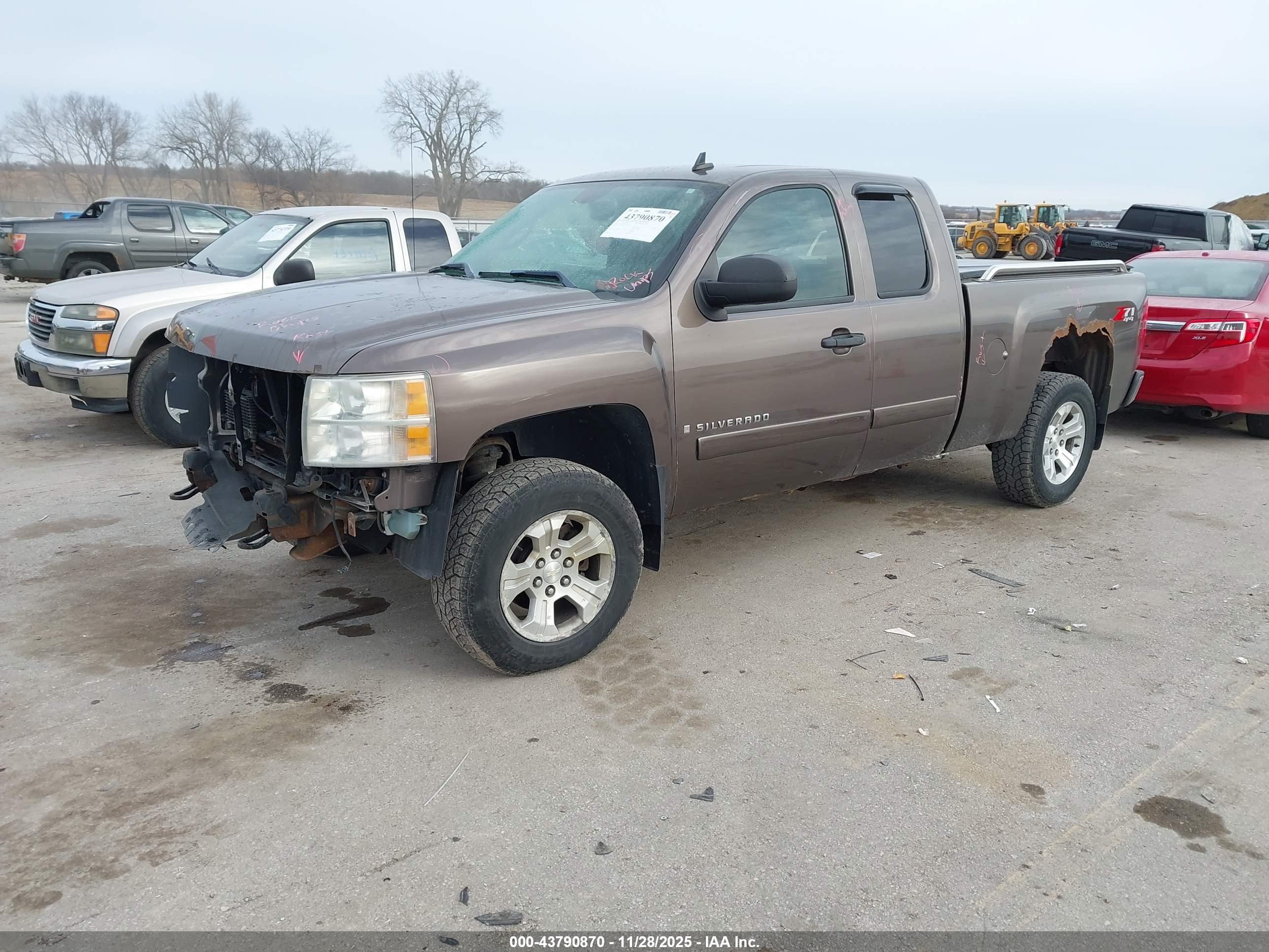 CHEVROLET SILVERADO image 2
