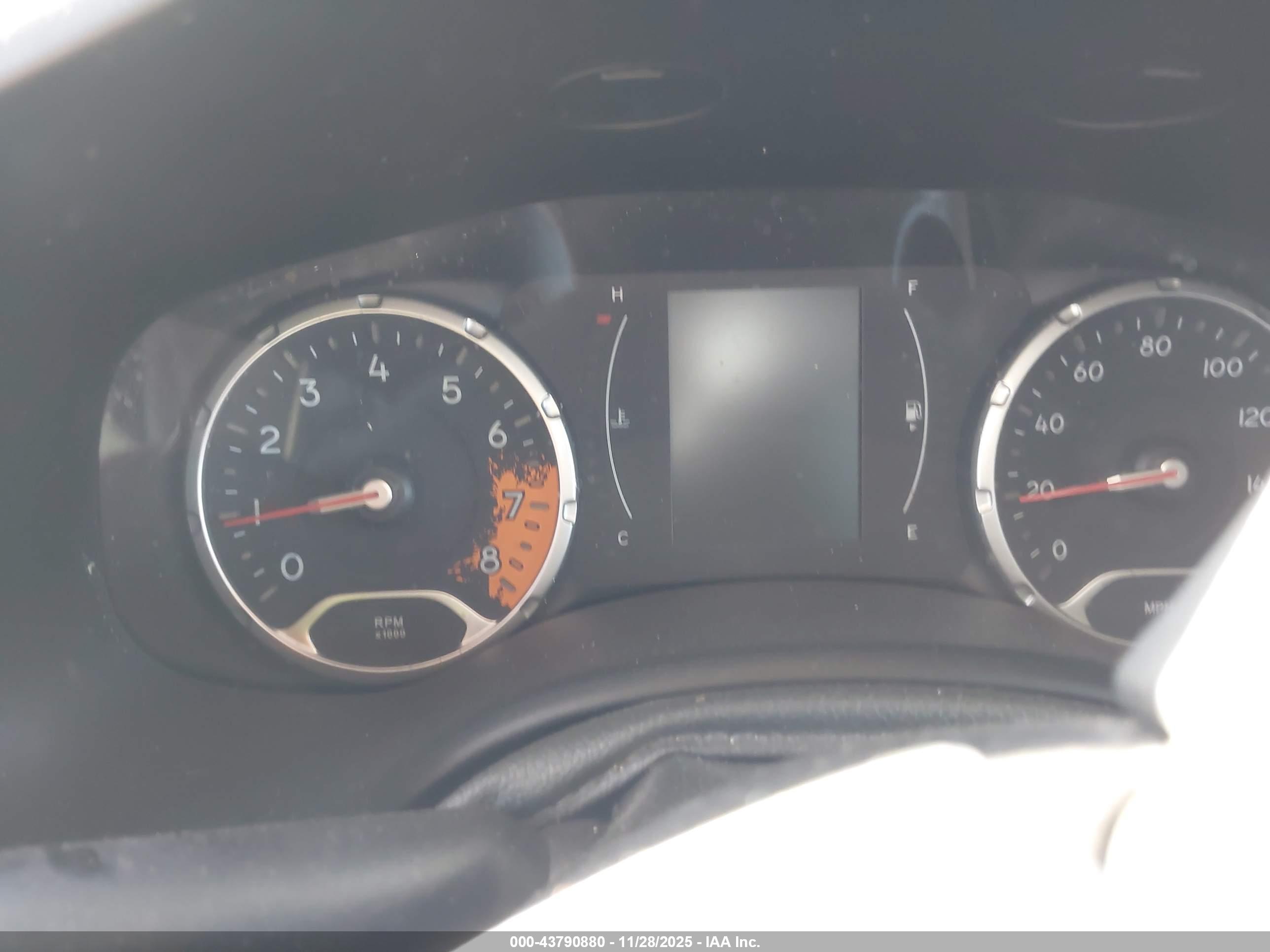 JEEP RENEGADE image 7