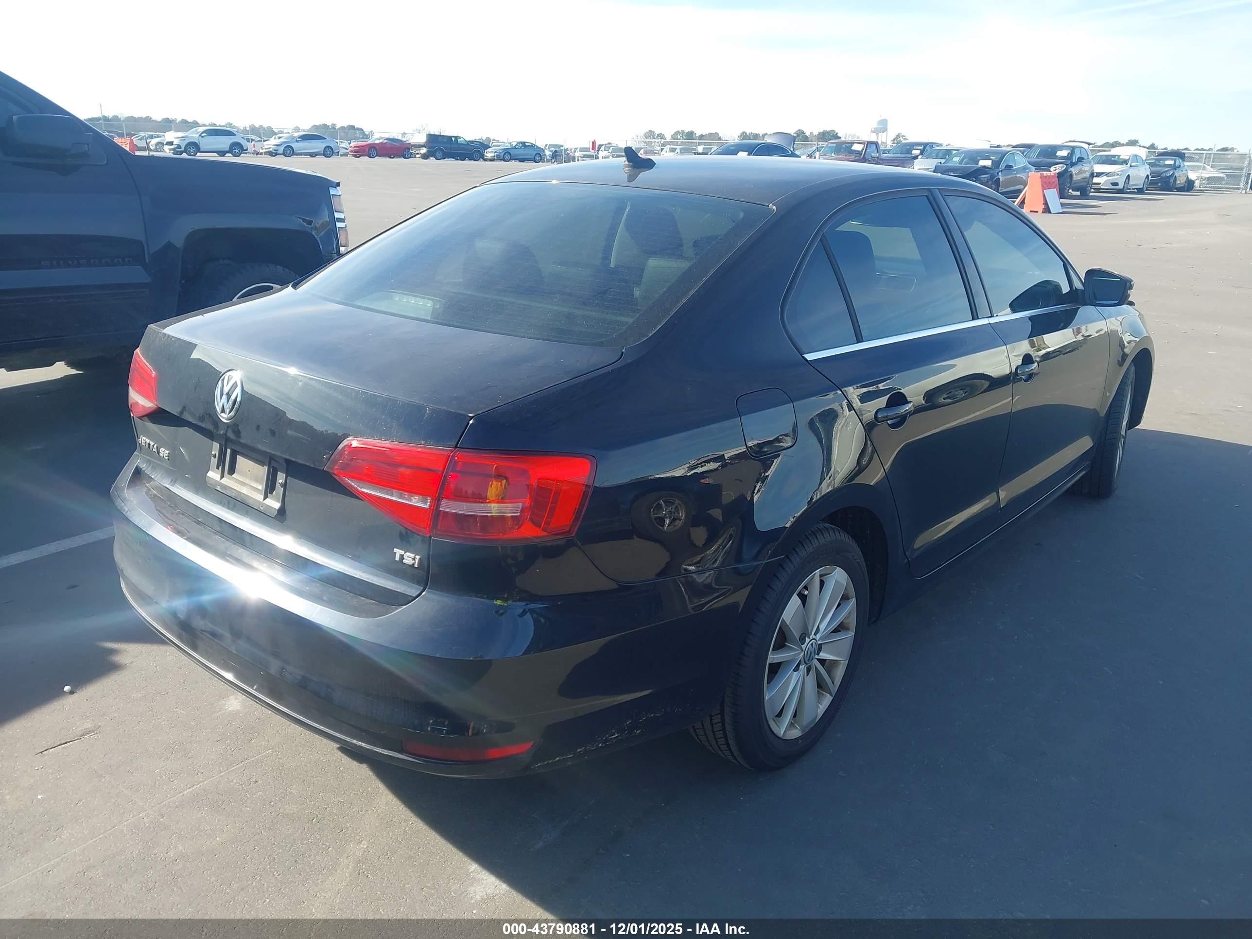 VOLKSWAGEN JETTA image 4