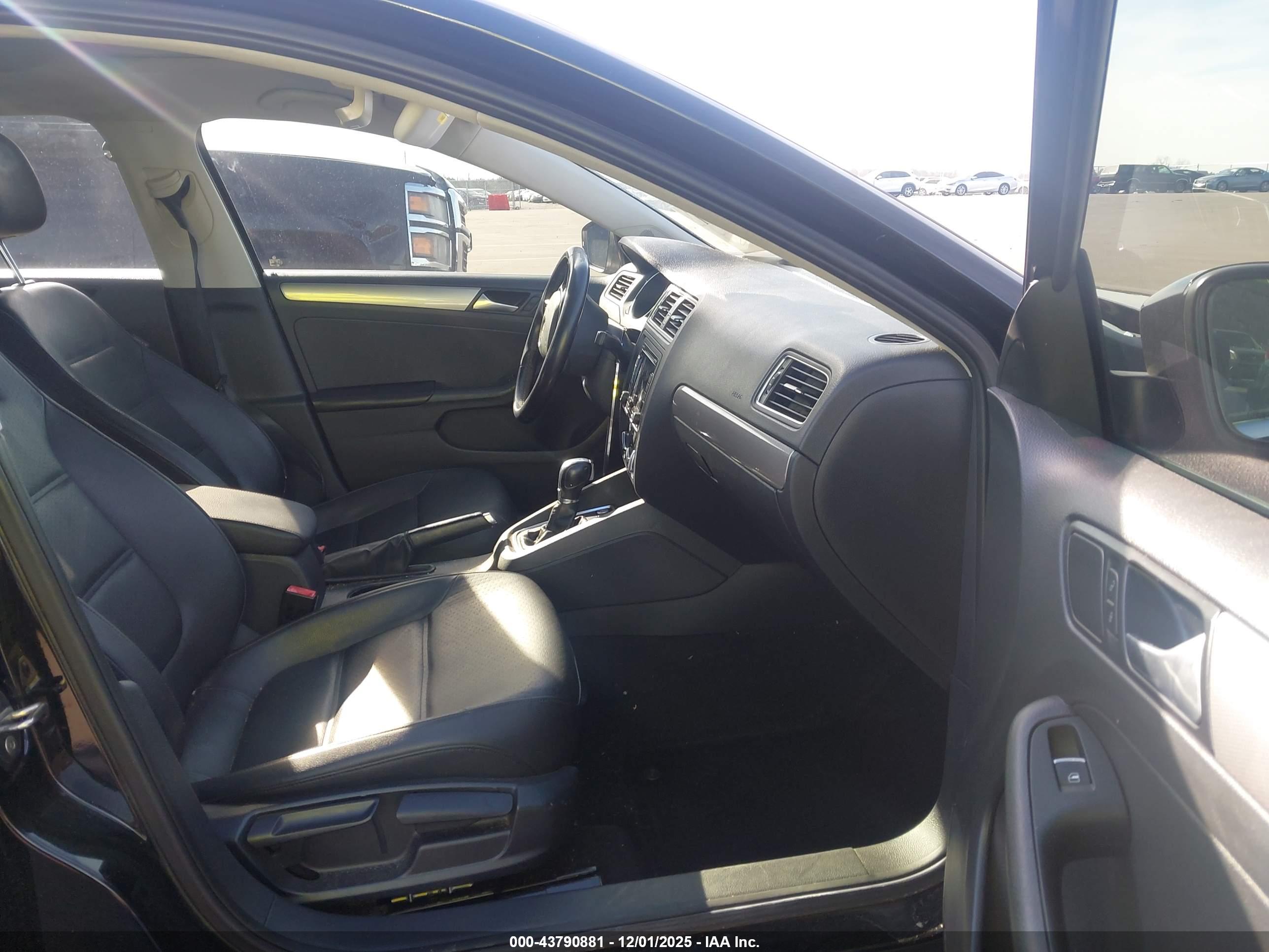 VOLKSWAGEN JETTA image 5