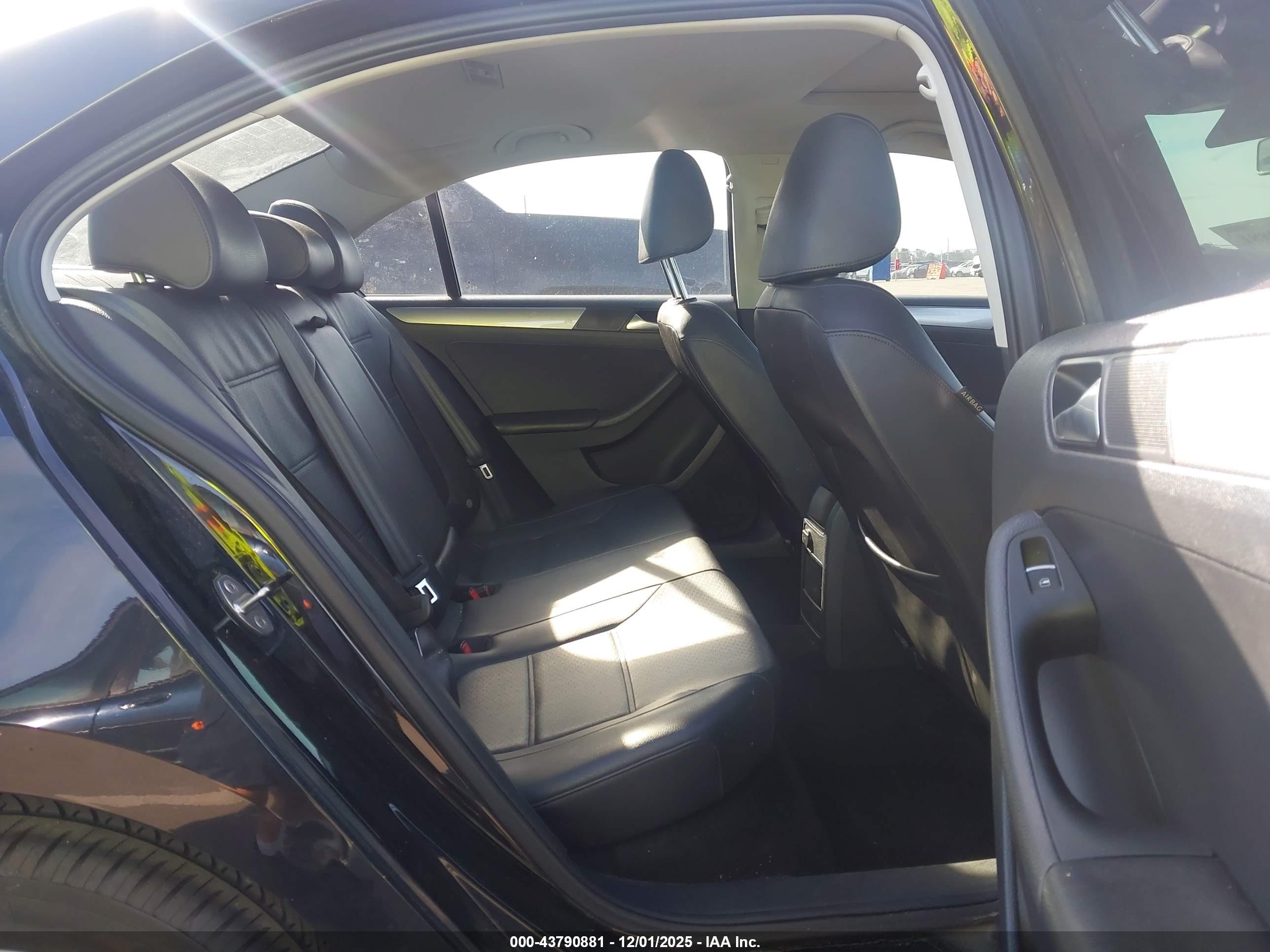 VOLKSWAGEN JETTA image 8