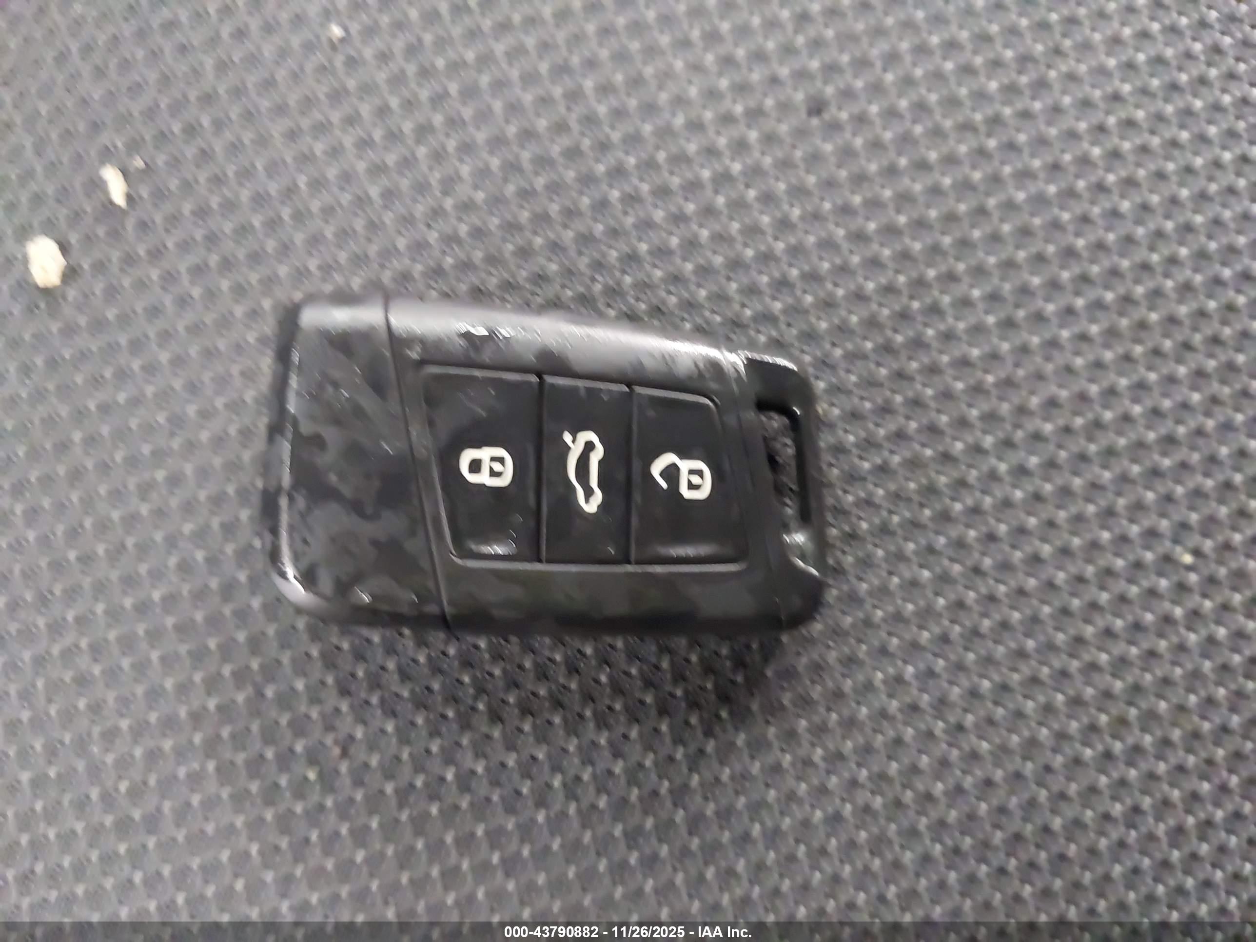 VOLKSWAGEN TAOS image 11