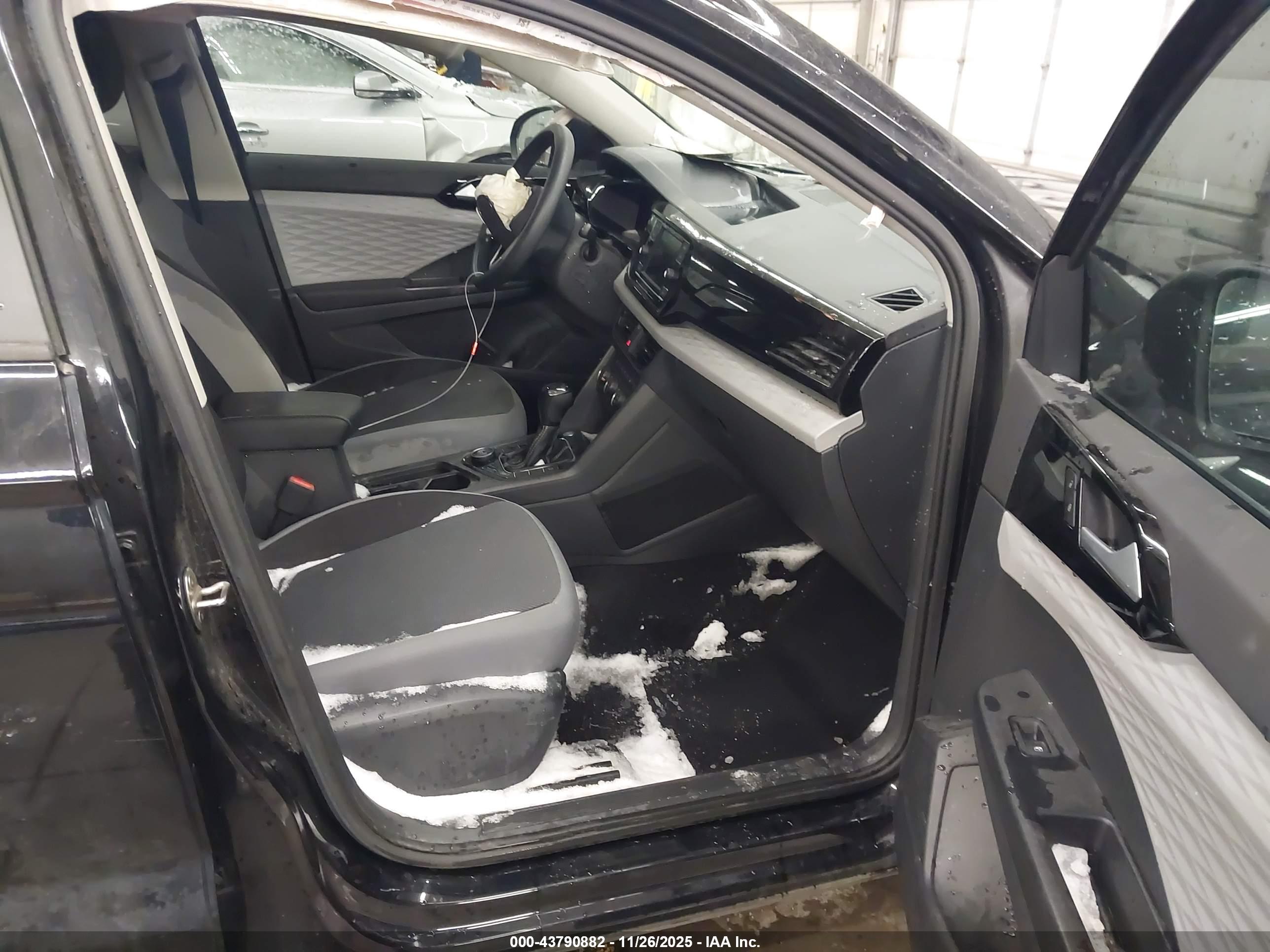 VOLKSWAGEN TAOS image 5