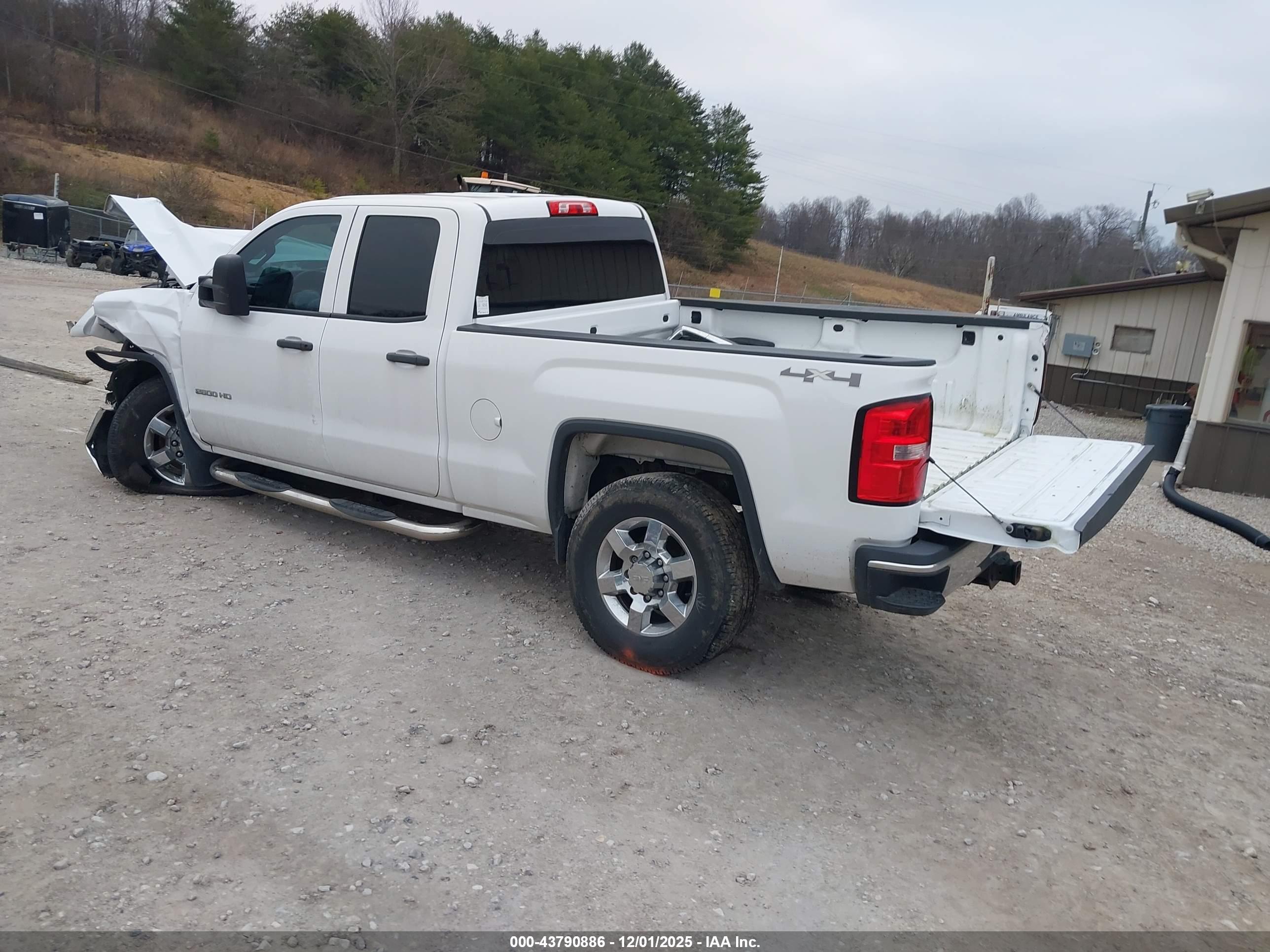GMC SIERRA image 3