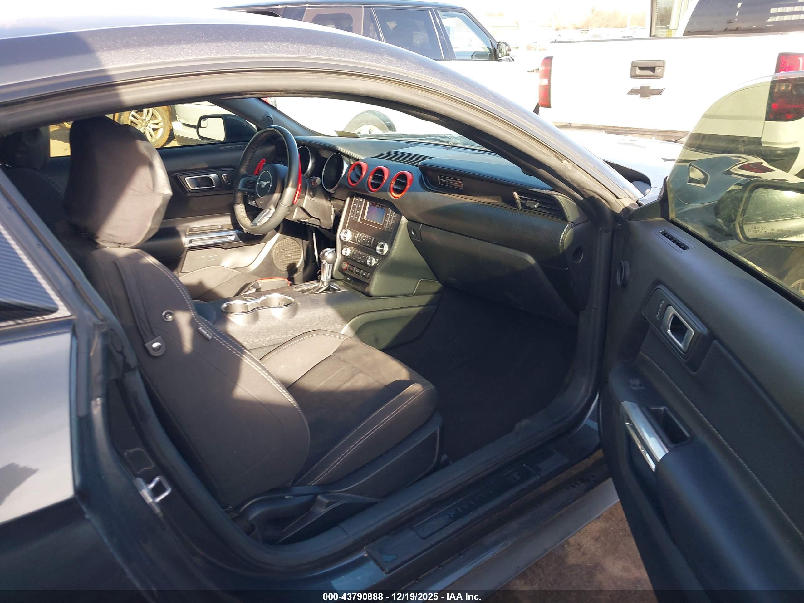 FORD MUSTANG image 5